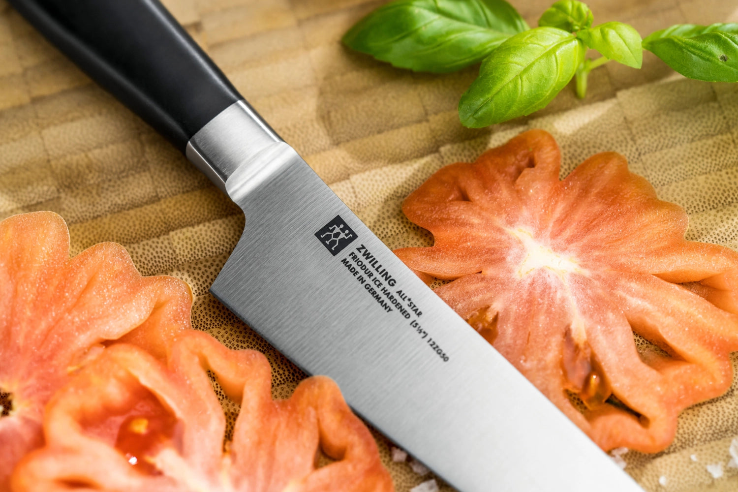 Elegantes Zwilling All Star Kochmesser 140 in chrome-silber, ideal für präzises Schneiden und Zubereiten von Lebensmitteln, mit komfortablem Griff.