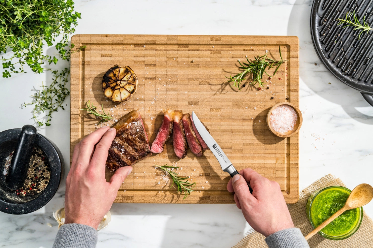 Hochwertiges Zwilling All Star Steakmesser 120 in chrom-silber, designed für müheloses Schneiden von Steaks mit stilvollem, ergonomischem Design.