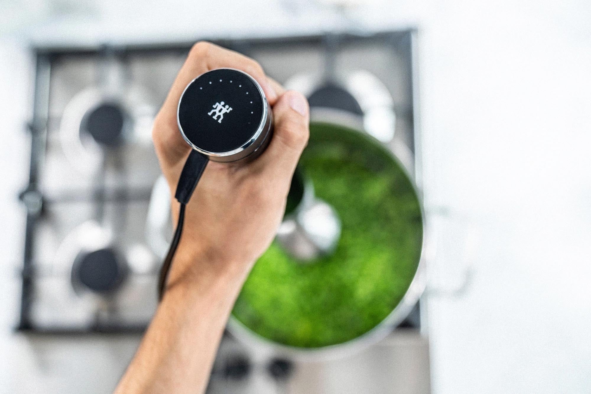 Zwilling Enfinigy Stabmixer: Innovativ mit Becher und Vakuumdeckel.