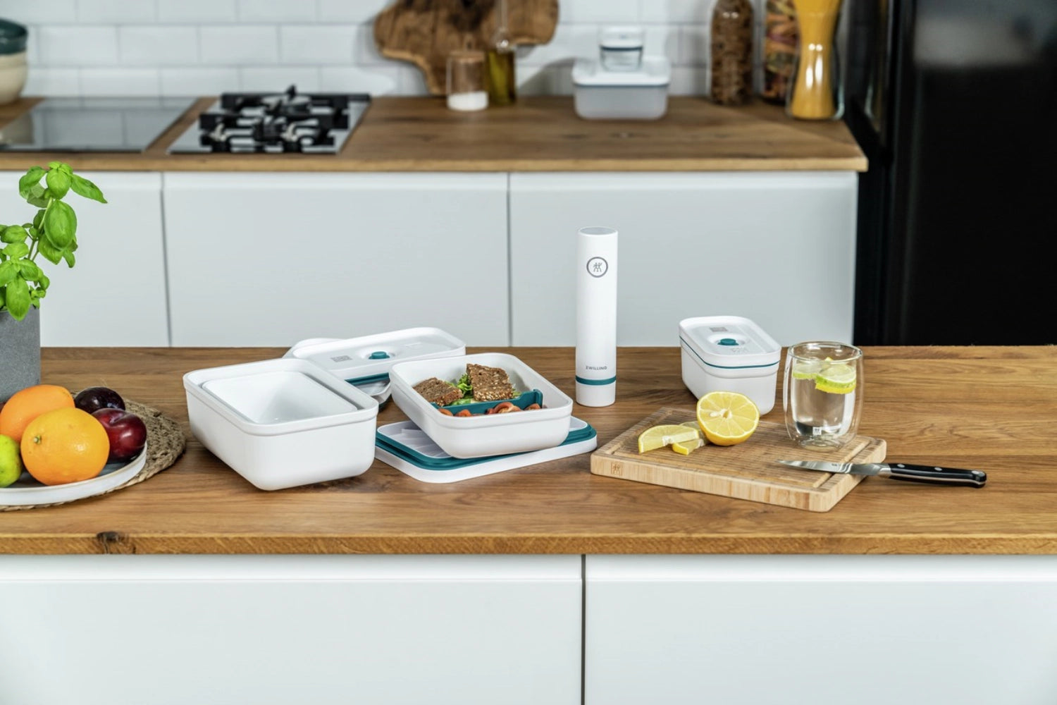 16-teiliges Vakuum Starterset aus Glas von Zwilling, ideal für die luftdichte Aufbewahrung von Lebensmitteln in stilvollem Design.