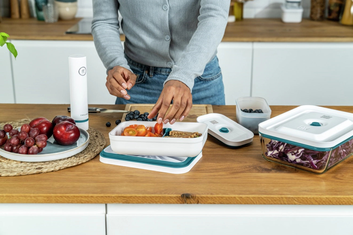 16-teiliges Vakuum-Set von Zwilling in elegantem Weiß, ideal für die Aufbewahrung von Lebensmitteln und Frischhaltedosen.