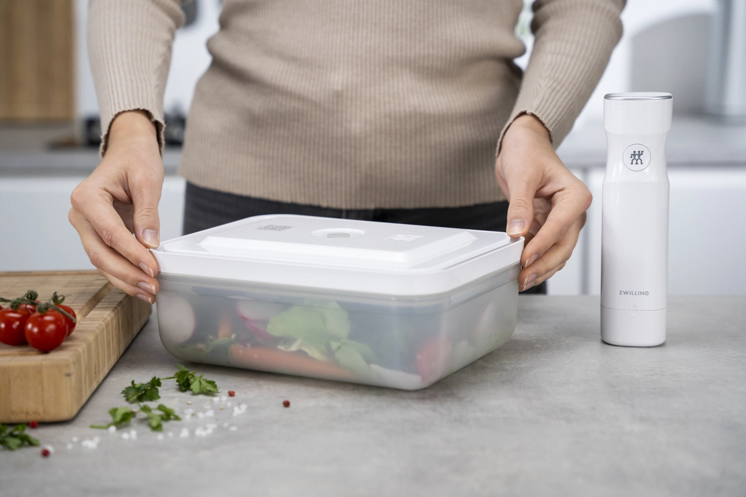 Praktische Vakuumbox L von Zwilling Kitchen, aus robustem Kunststoff, ideal zur Aufbewahrung von Lebensmitteln, 2.0L, Maße: 21.4x14.4x12.8 cm.