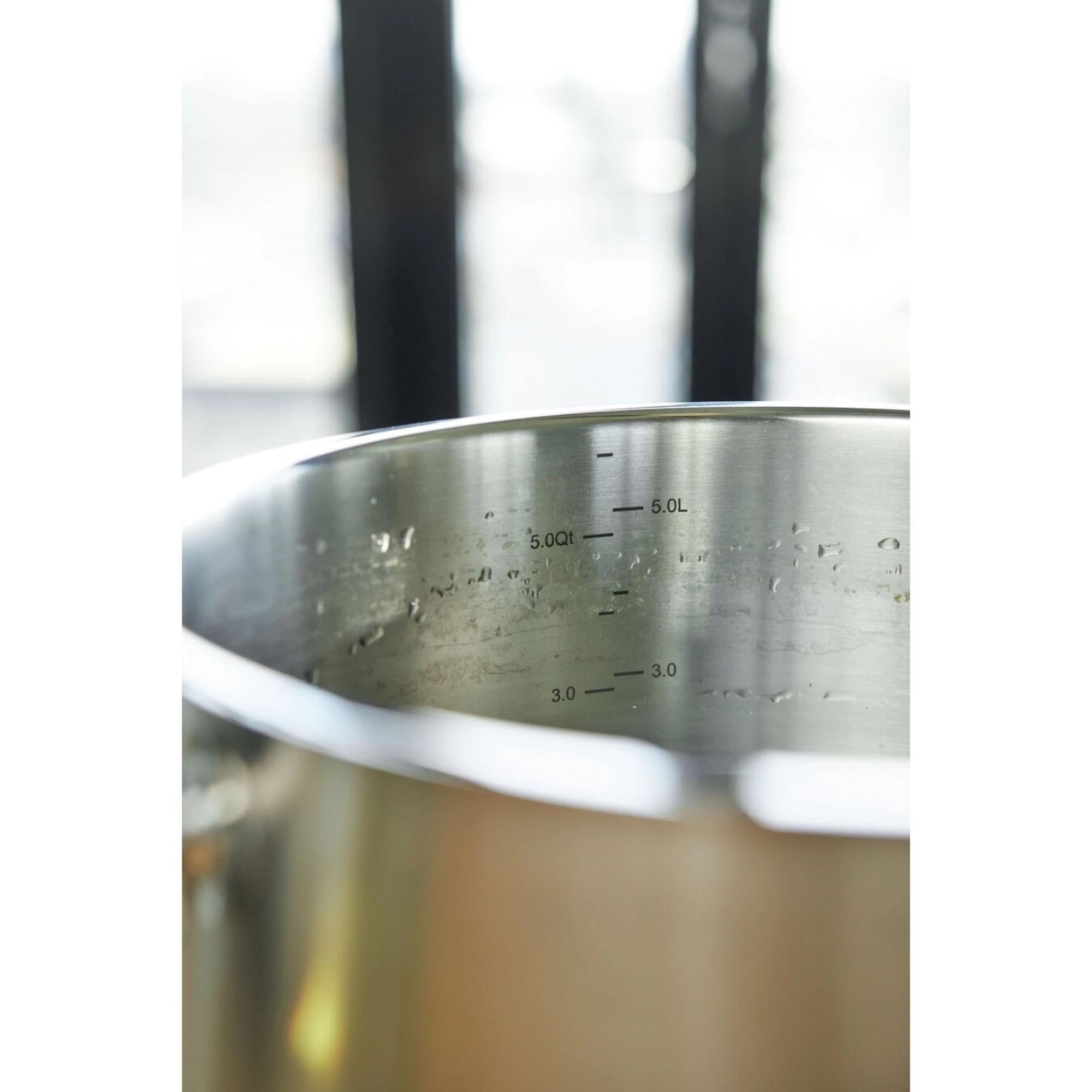 ZWILLING Pro Kochtopf, 20 cm: Hochwertiger Edelstahl, optimale Wärmeleitung, langlebig und perfekt für vielseitige Kochanwendungen.