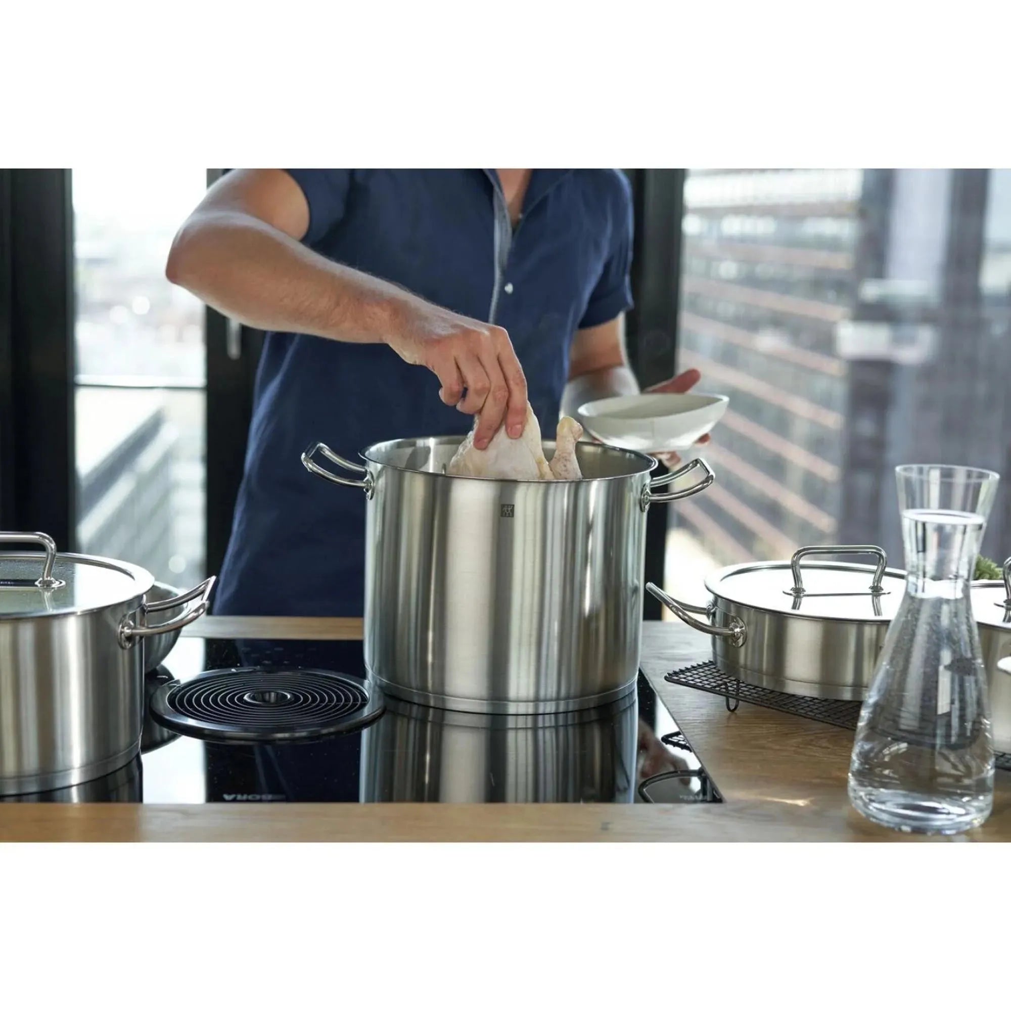 ZWILLING Pro Kochtopf, 28 cm, aus Edelstahl, robust, vielseitig, für große Mengen, energiesparend, kompatibel mit allen Herdarten.
