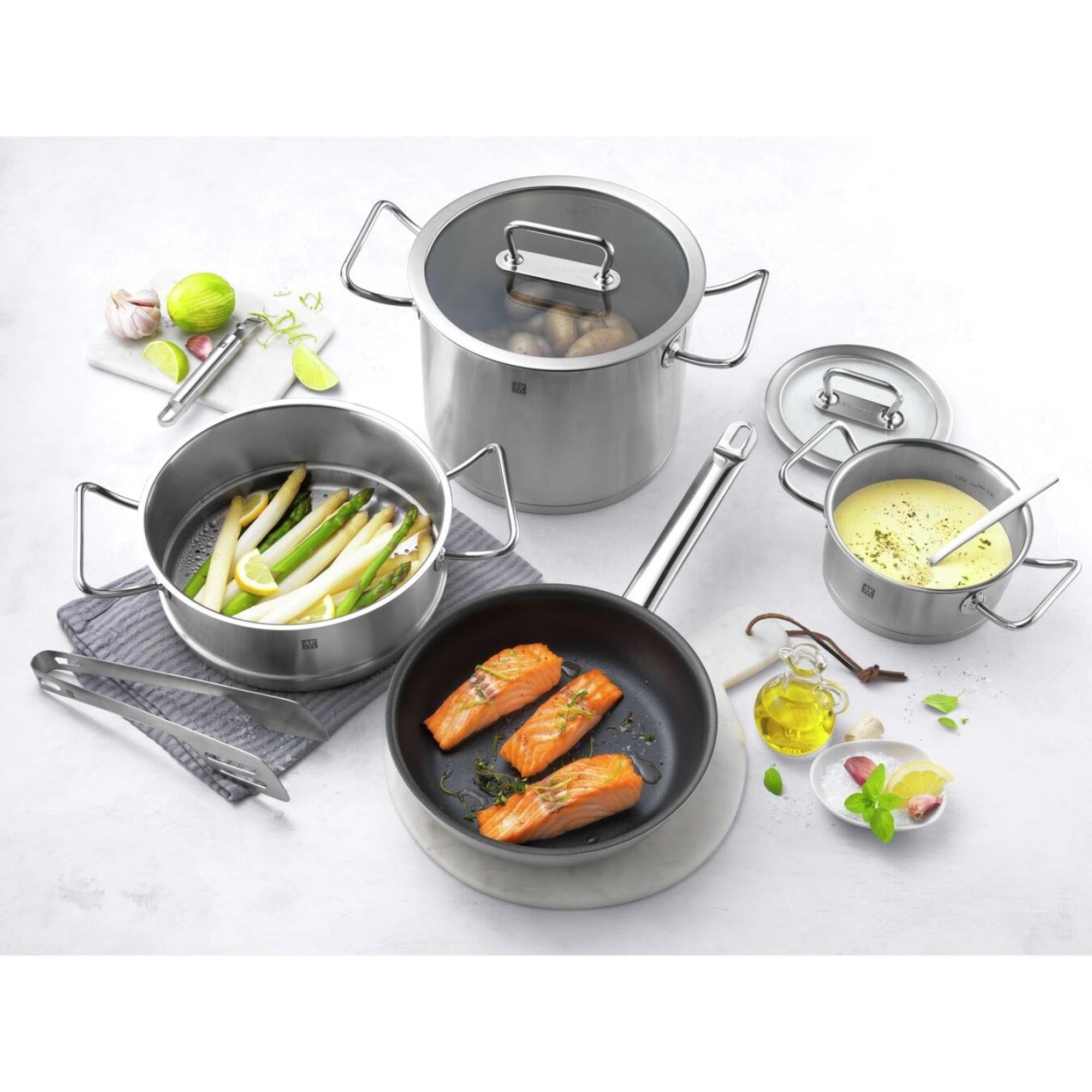 ZWILLING Pro Bratpfanne, 20 cm, mit robuster PTFE-Beschichtung, ideal für gesundes Braten mit wenig Fett.