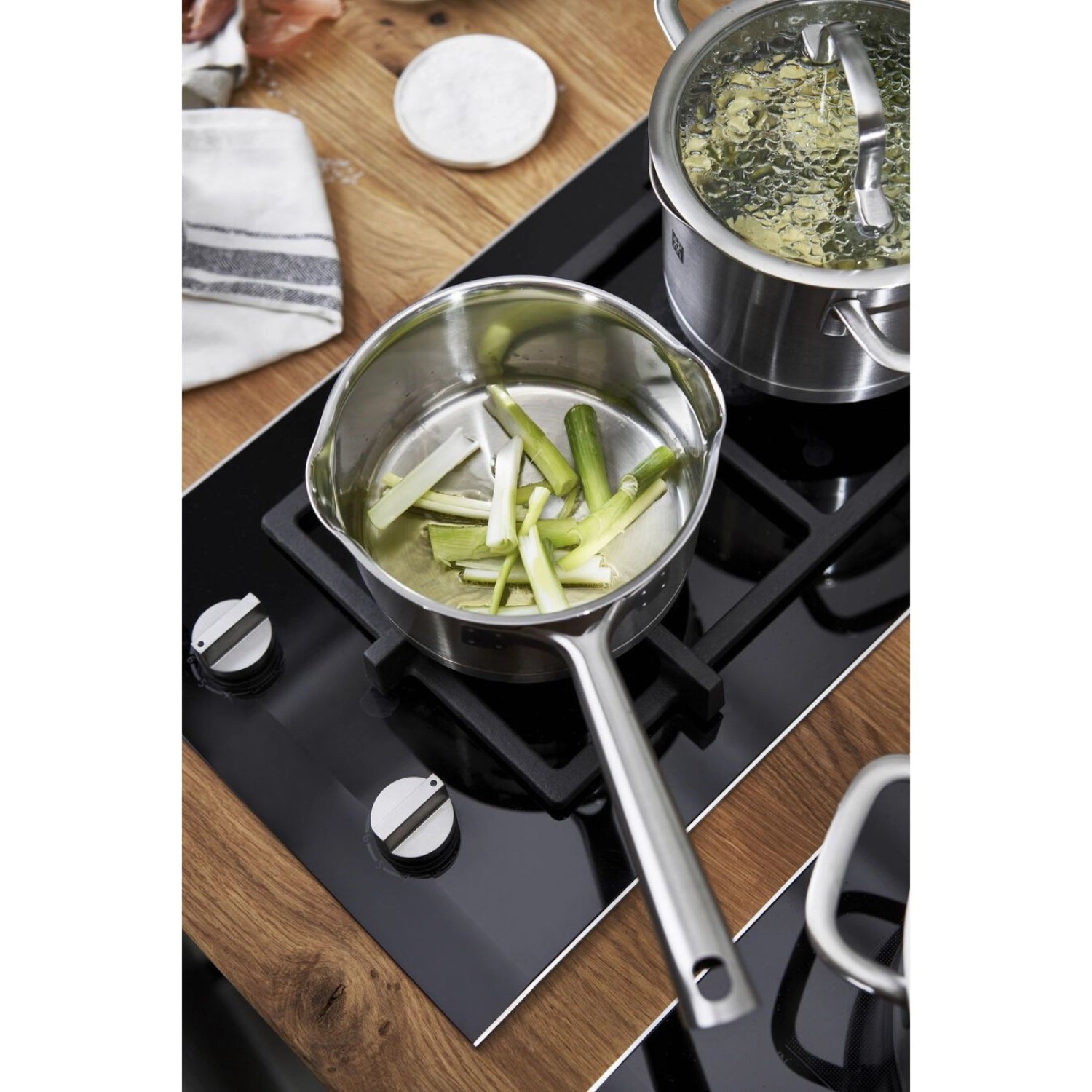 Hochwertiges 3-teiliges Kochgeschirr-Set von Zwilling TrueFlow, ideal für vielseitiges Kochen, mit elegantem Design und langlebiger Qualität.