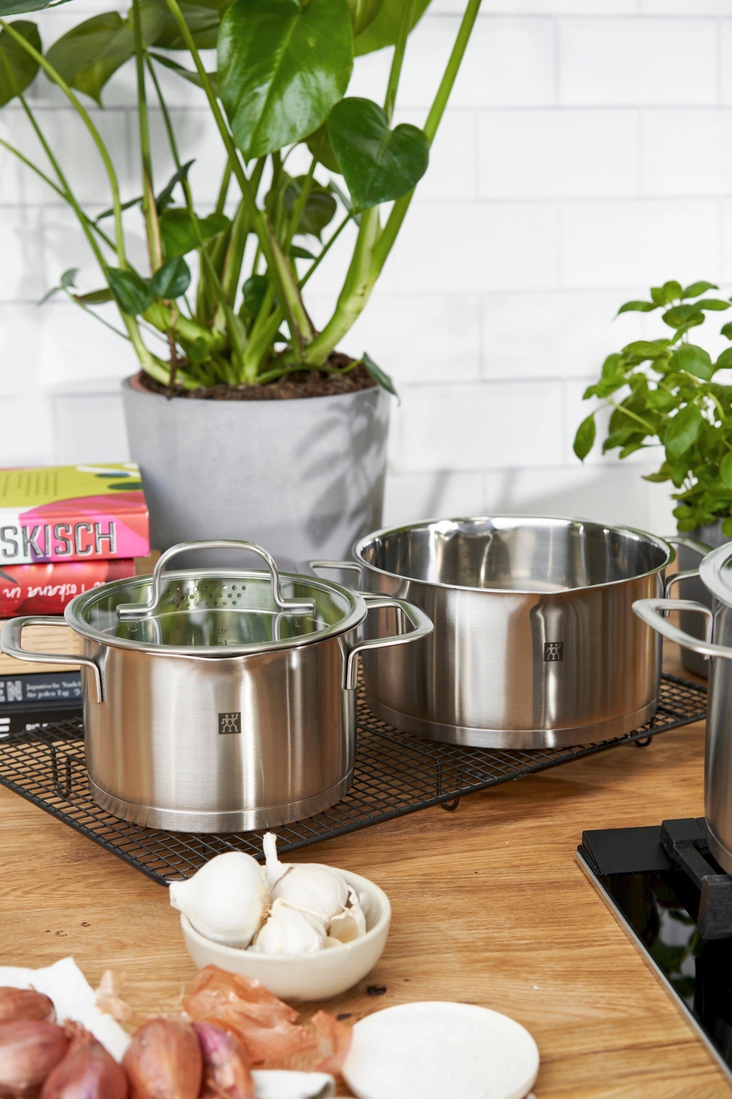 Hochwertiges 4-teiliges Kochtopfset von Zwilling TrueFlow, ideal für vielseitige Kochanwendungen und stilvolles Kochen in der modernen Küche.