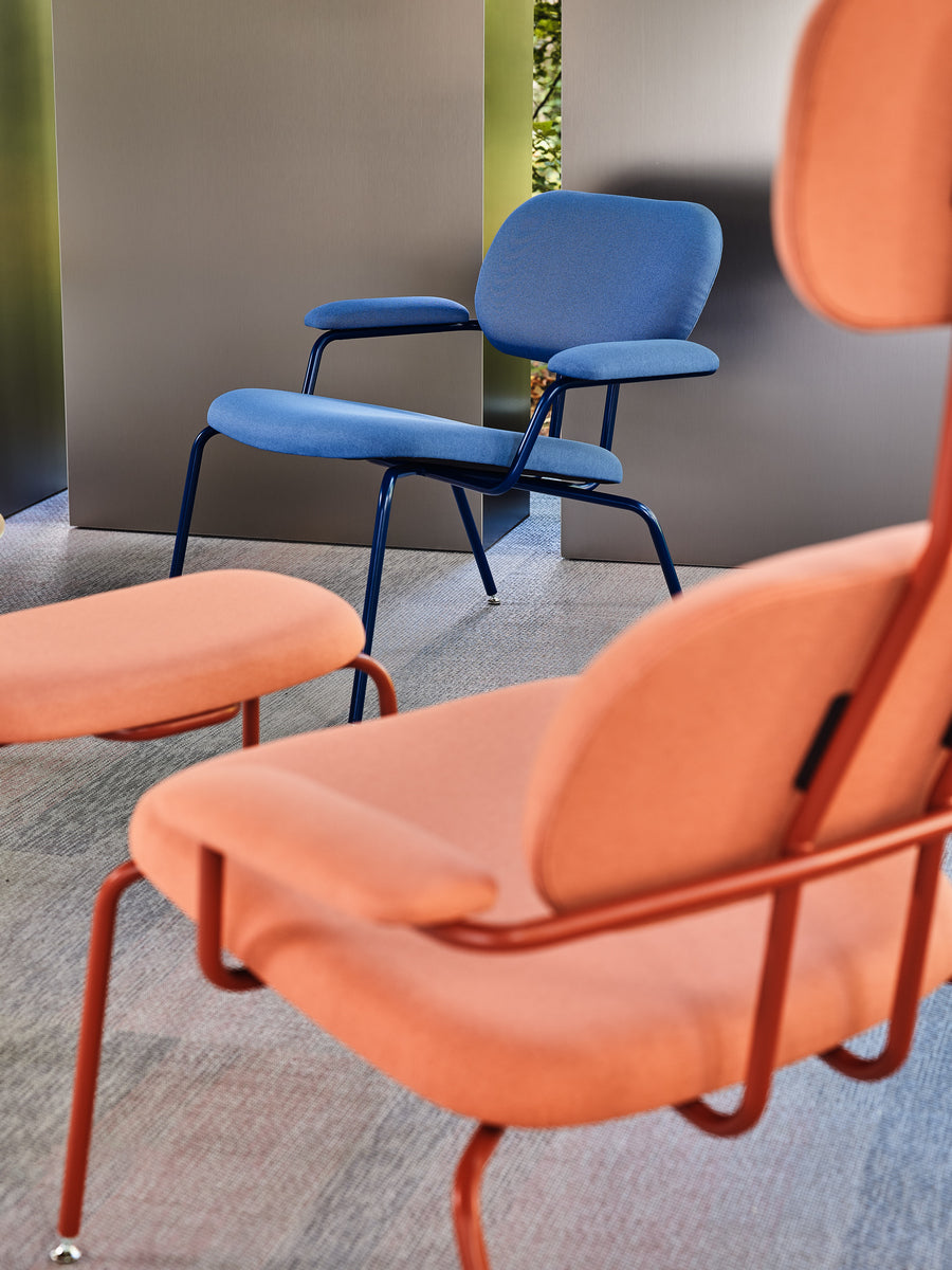 New School Lounge N4NL01F - gepolsterter Sessel in Ziegelrot präsentiert im Onlineshop von KAQTU Design AG. Sessel ist von Mdd