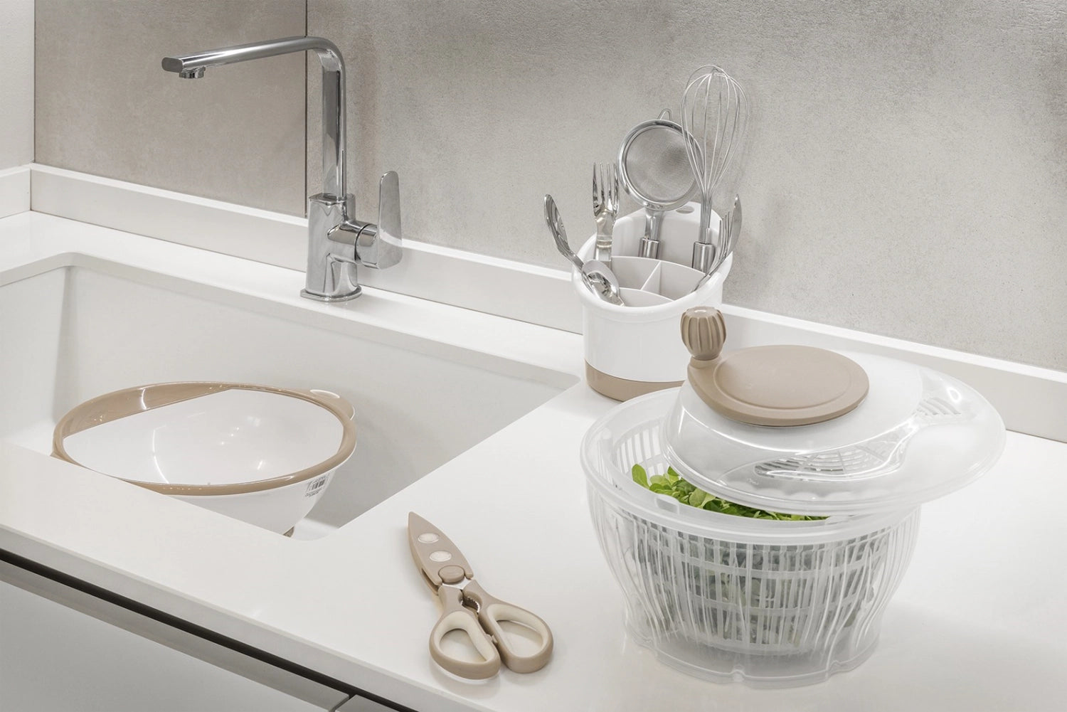 Daily Home Bratschaufel aus Edelstahl, 35.8 cm lang, ideal zum Wenden und Servieren von Speisen, robust und langlebig für die moderne Küche.