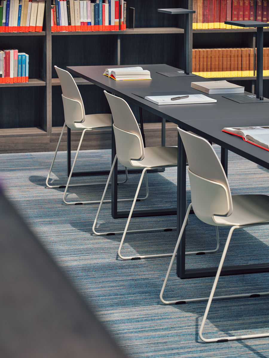 Lena LEK03P - Stuhl in Blau präsentiert im Onlineshop von KAQTU Design AG. Stuhl ist von Mdd