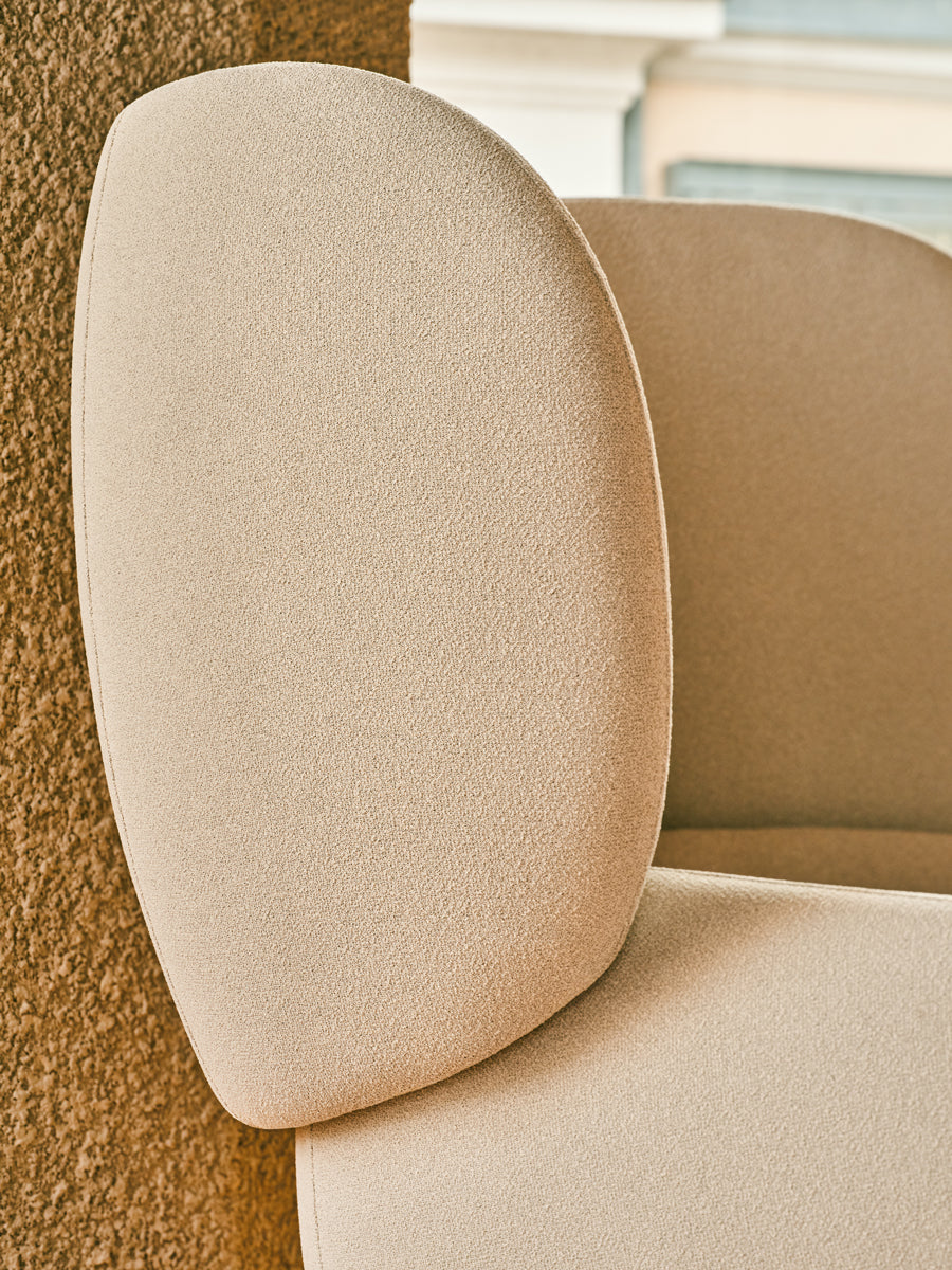 Grand Grace GRF03 - Sessel mit Kopfstütze Drehbasis in Sepia präsentiert im Onlineshop von KAQTU Design AG. Drehsessel ist von Mdd