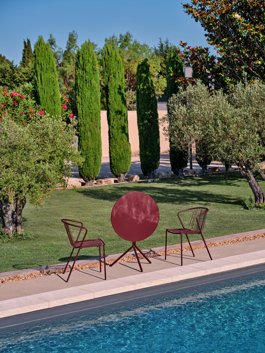 Luna LUN70 - Cafeteriatisch in Ziegelrot präsentiert im Onlineshop von KAQTU Design AG. Gartentisch ist von Mdd