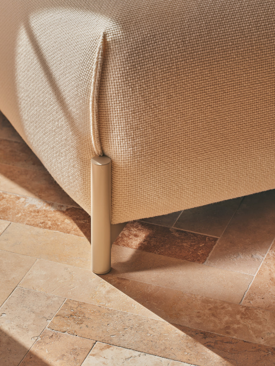 Linka LKSM0B - Hocker in Sepia präsentiert im Onlineshop von KAQTU Design AG. Hocker ist von Mdd