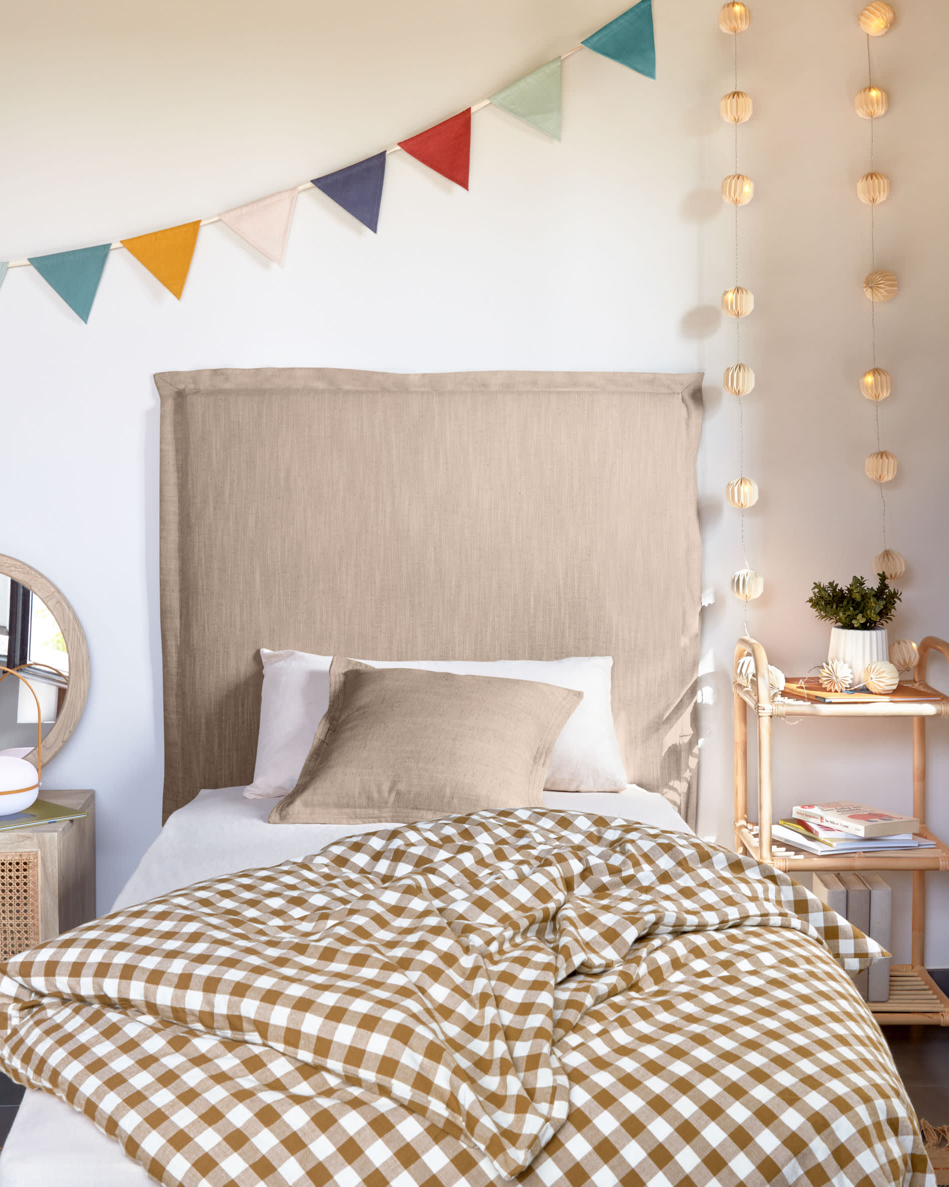 Das Talo Bettgestell 90x190 cm von Kave Home bietet modernes Design und Komfort, ideal für ein stilvolles Schlafzimmer.