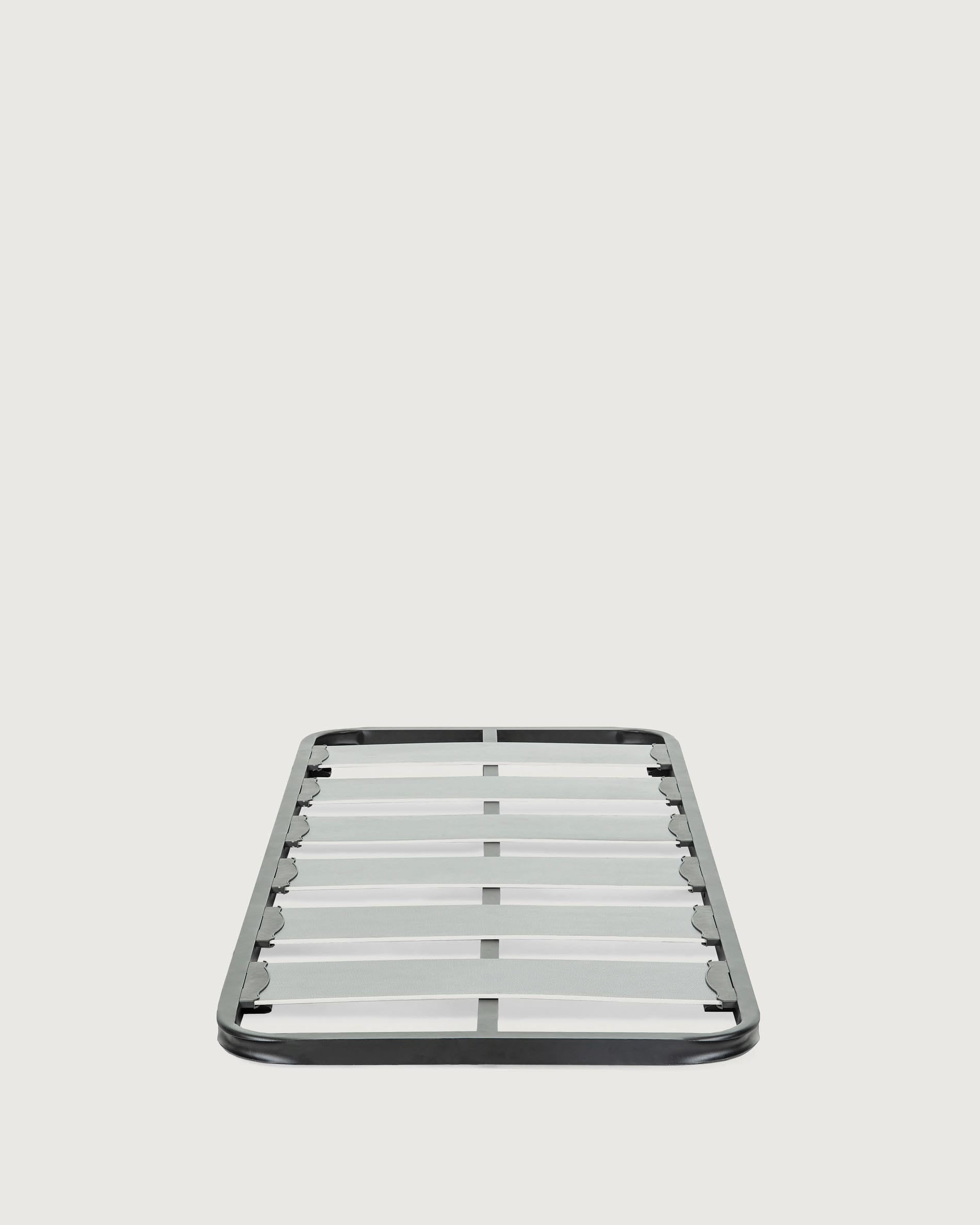 Modernes Talo Bettgestell 90x200 cm von Kave Home: Elegante Metallstruktur, geräuschloser Komfort, langlebige Keramik.