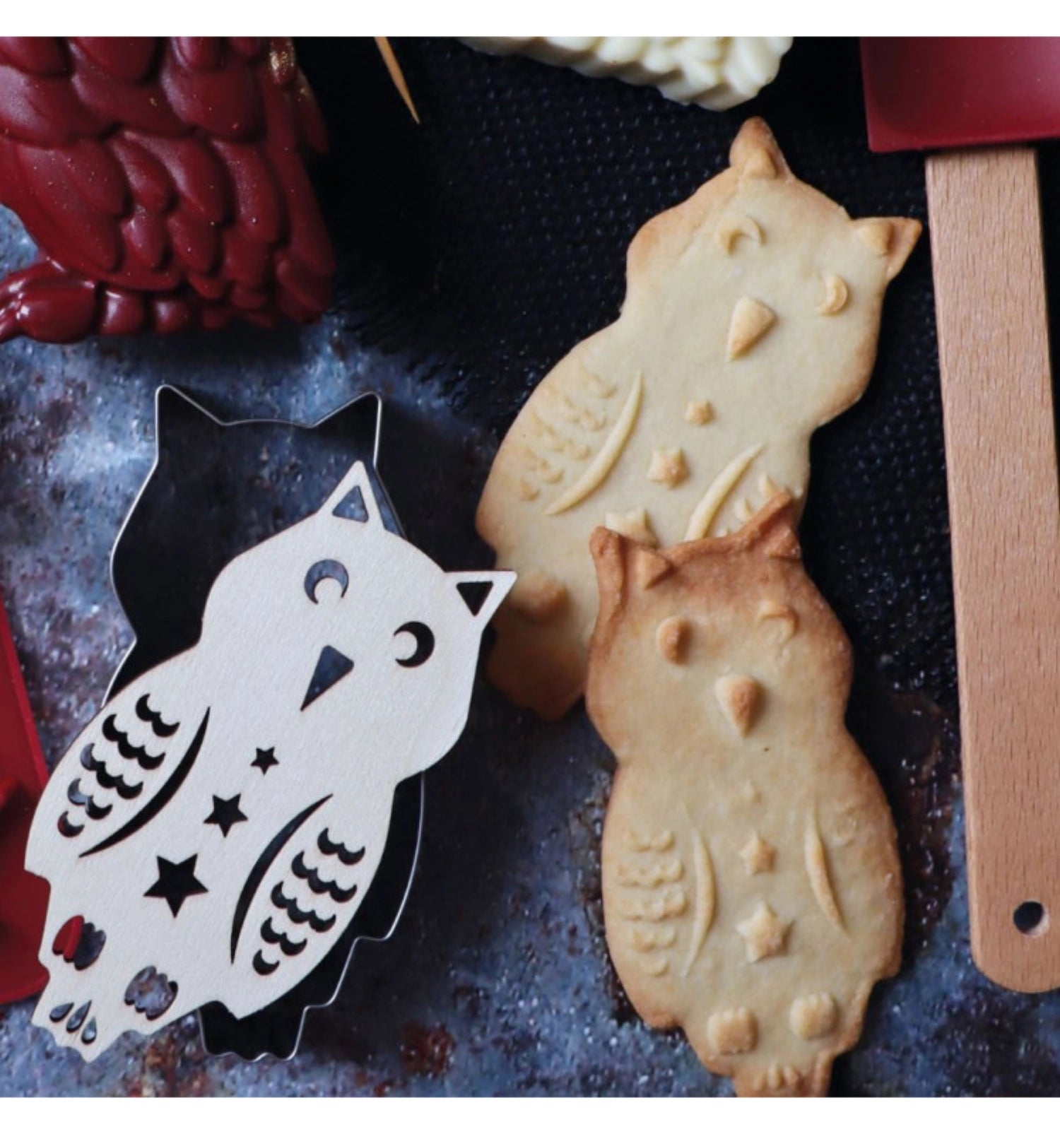 Kreative Ausstechform und Holzpräger in Form einer Eule von Scrap Cooking, ideal für das Backen von Plätzchen und Dekorationen.