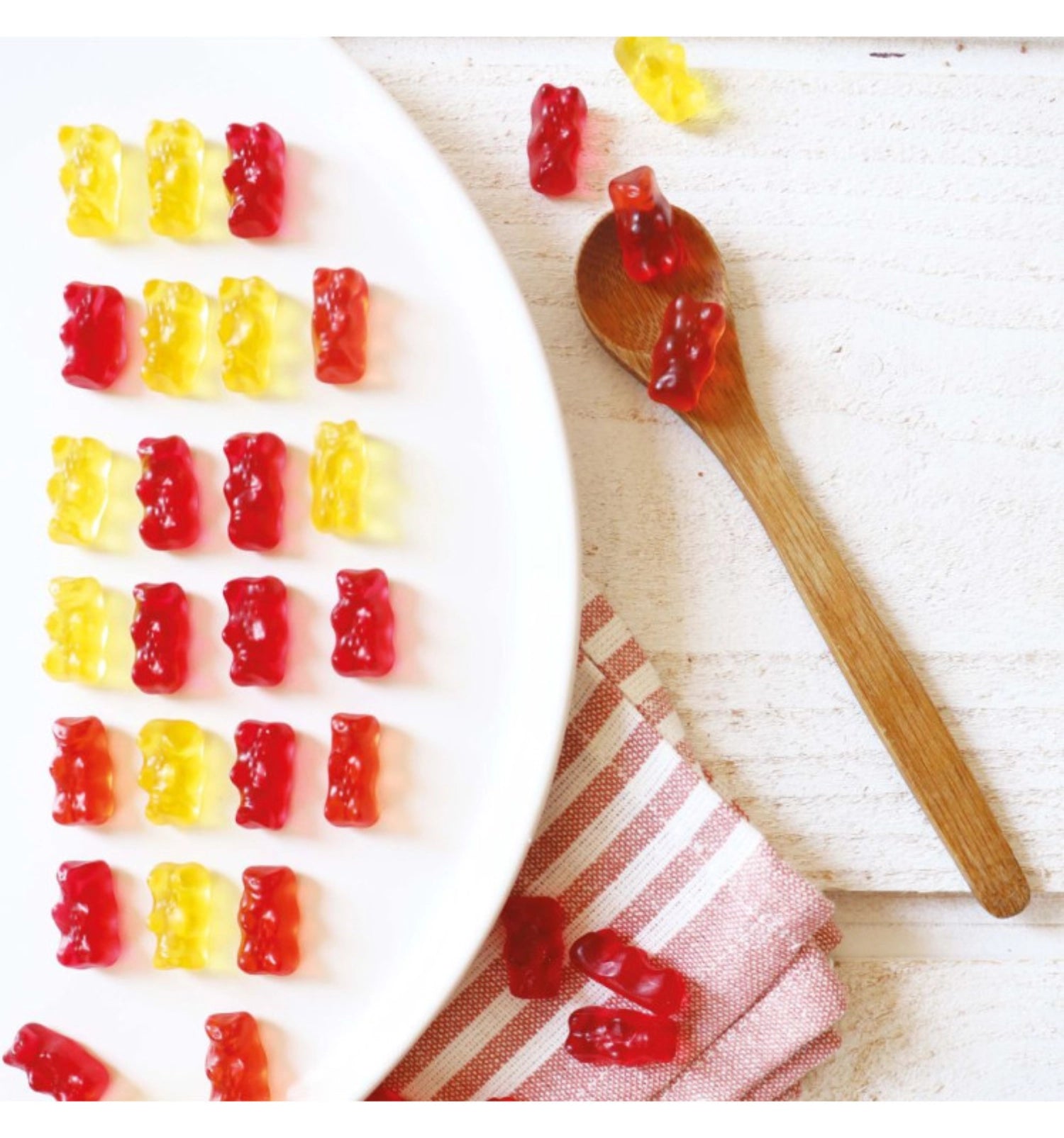 Bunte Fertigmischung für Gummibären im Erdbeergeschmack von Scrap Cooking, ideal zum Backen und Dekorieren von Süßigkeiten.