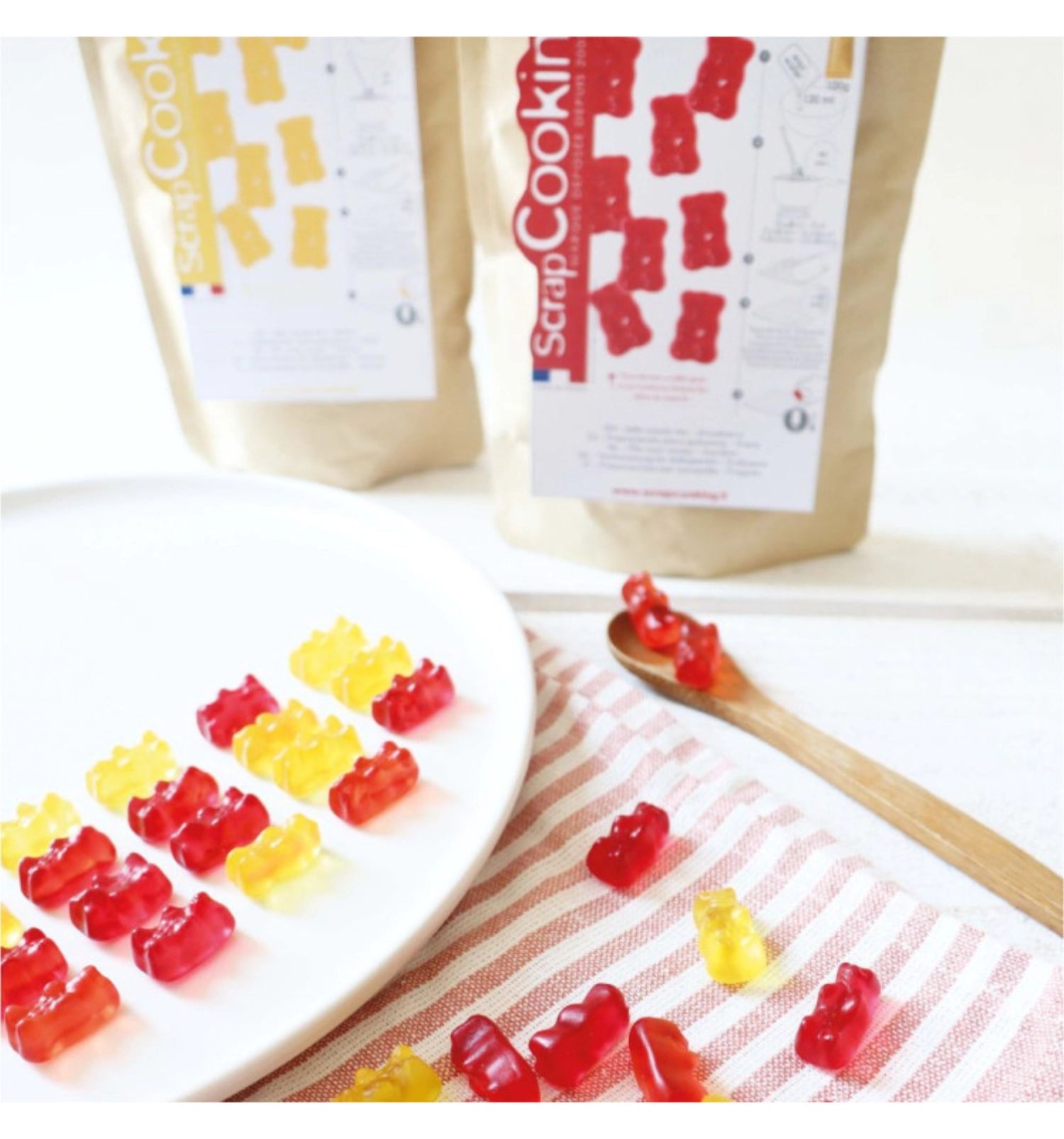 Leckere Erdbeer-Gummibären Fertigmischung von Scrap Cooking, perfekt zum Herstellen und Verzieren von süßen Leckereien.