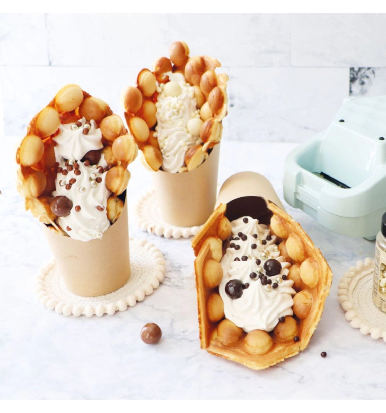 Sechsteiliges Set aus stilvollen Bechern im Bubble Waffle und Churro Design von Scrap Cooking, ideal für Desserts und besondere Feiern.