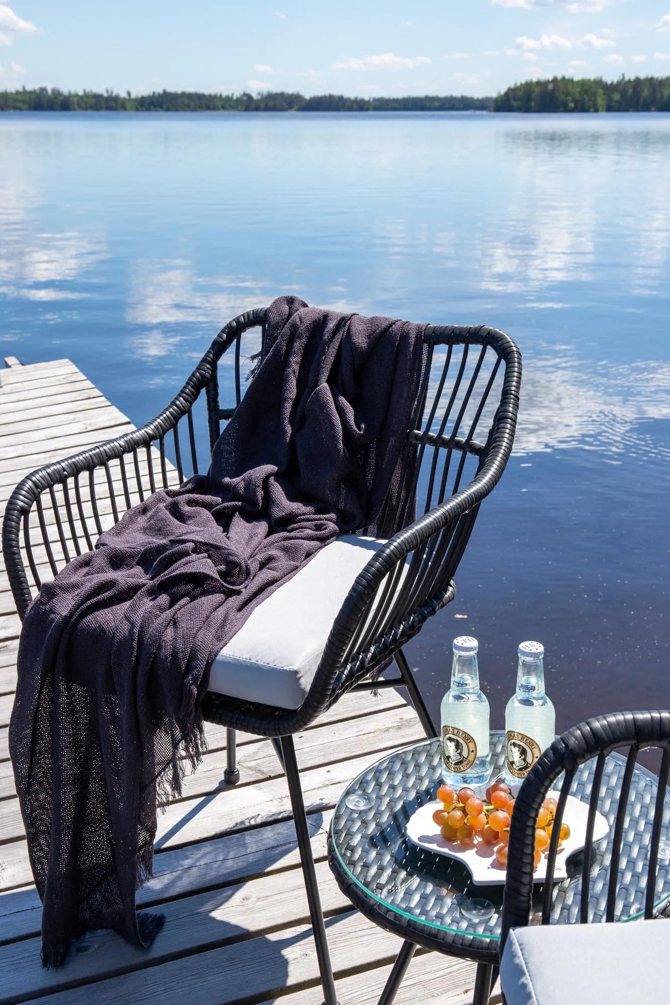 Viga Lounge Outdoorset ⌀40cm in Schwarz präsentiert im Onlineshop von KAQTU Design AG. Loungeset ist von Venture Home