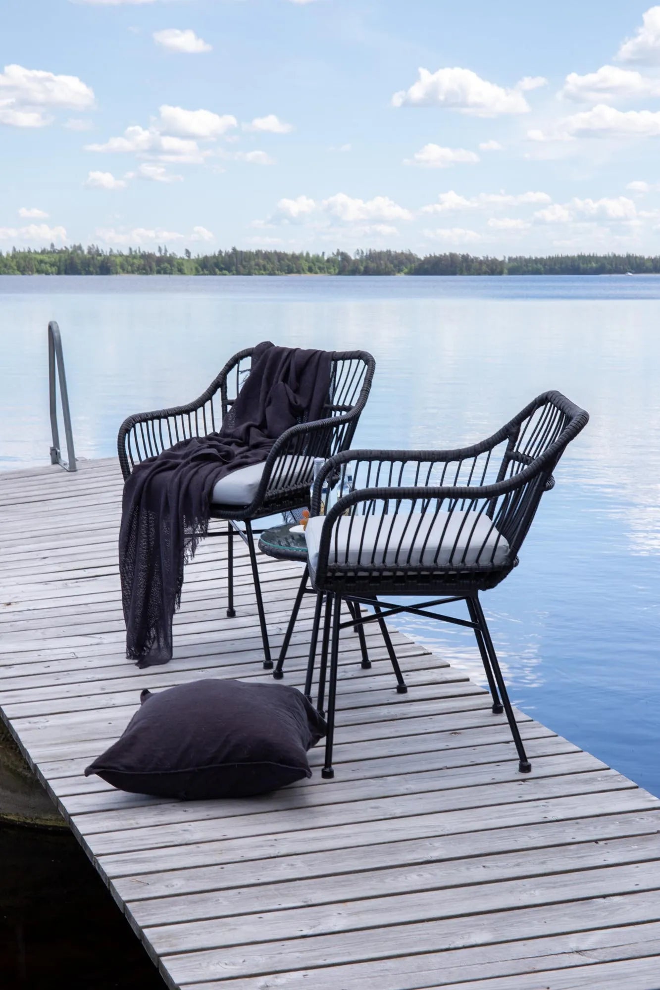 Viga Lounge Outdoorset ⌀40cm in Schwarz präsentiert im Onlineshop von KAQTU Design AG. Loungeset ist von Venture Home