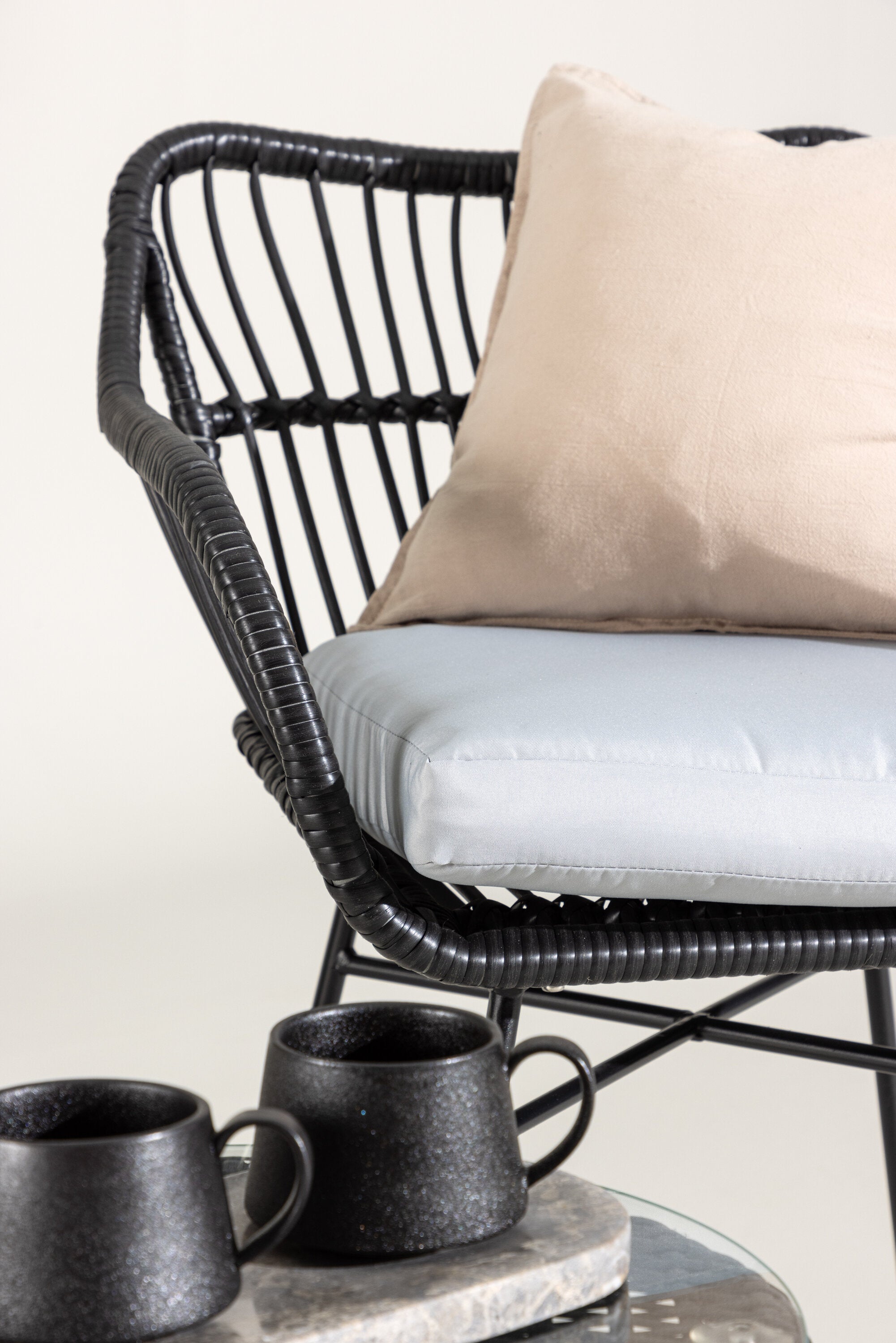 Viga Lounge Outdoorset ⌀40cm in Schwarz präsentiert im Onlineshop von KAQTU Design AG. Loungeset ist von Venture Home