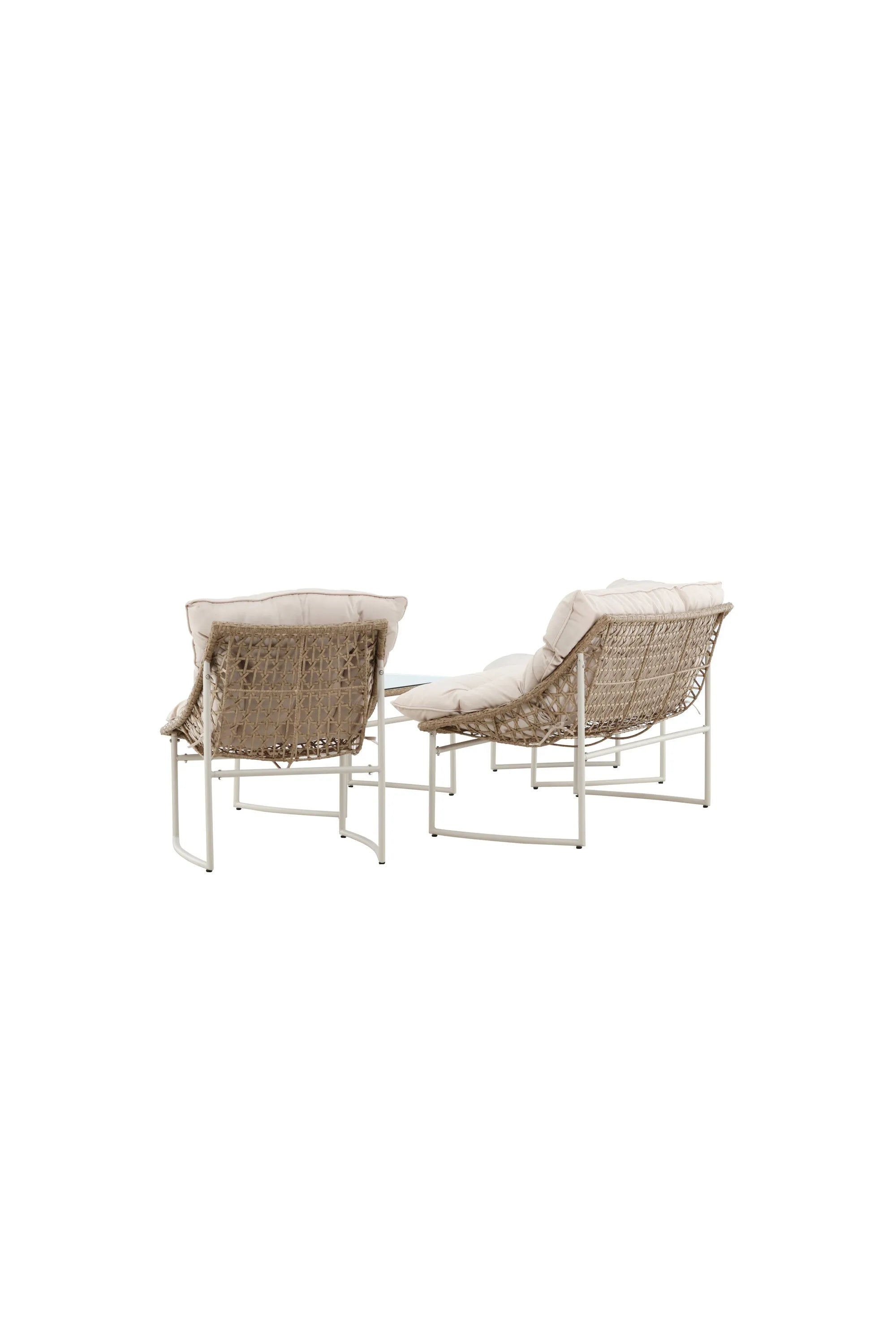 Das Tina Sofa Set von Venture Home verwandelt Ihren Außenbereich in eine stilvolle Oase mit einem robusten Stahlrahmen und eleganten Rattan-Elementen.