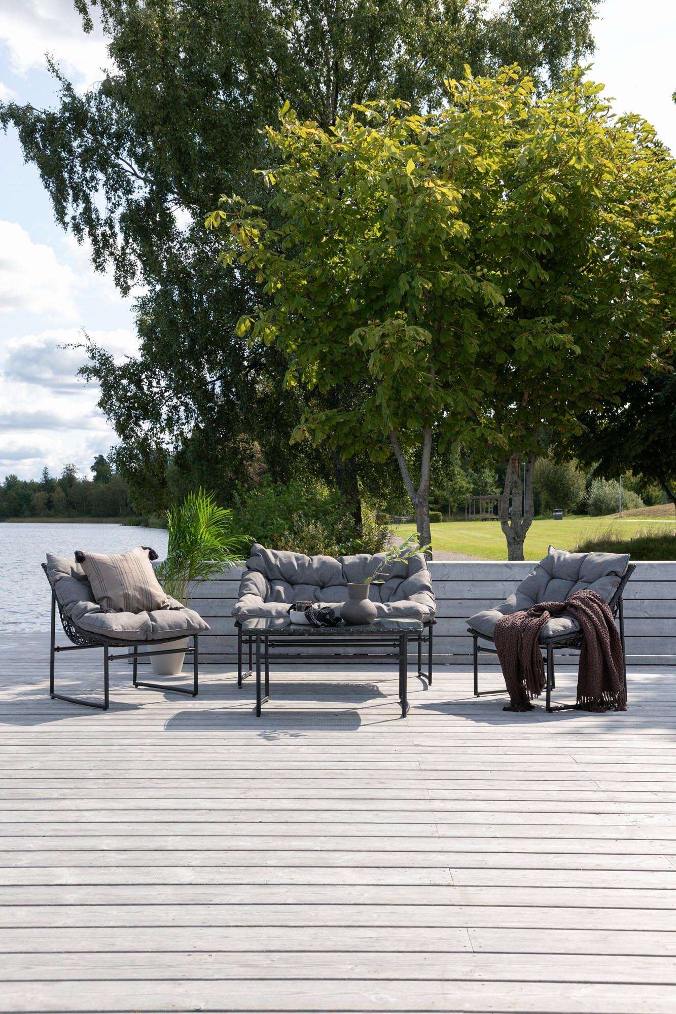 Tina Outdoor Sofa-Set in Schwarz präsentiert im Onlineshop von KAQTU Design AG. Loungeset ist von Venture Home