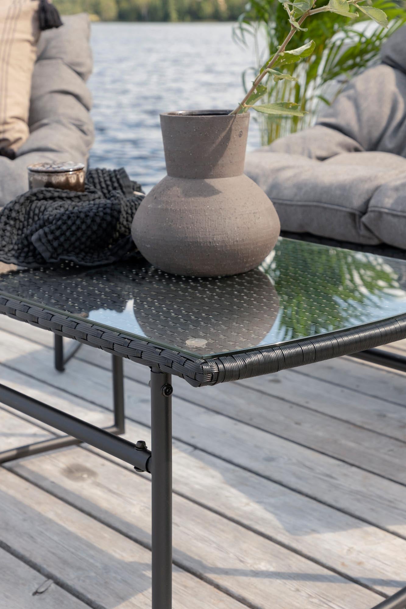Tina Outdoor Sofa-Set in Schwarz präsentiert im Onlineshop von KAQTU Design AG. Loungeset ist von Venture Home