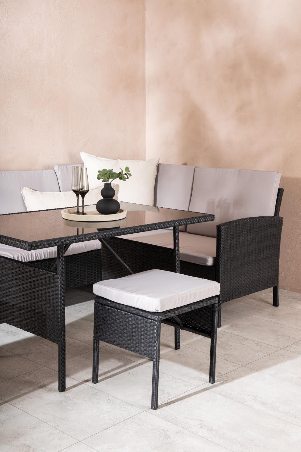 Knock Ecksofa Outdoorset 110cm in Schwarz / Grau präsentiert im Onlineshop von KAQTU Design AG. Loungeset ist von Venture Home