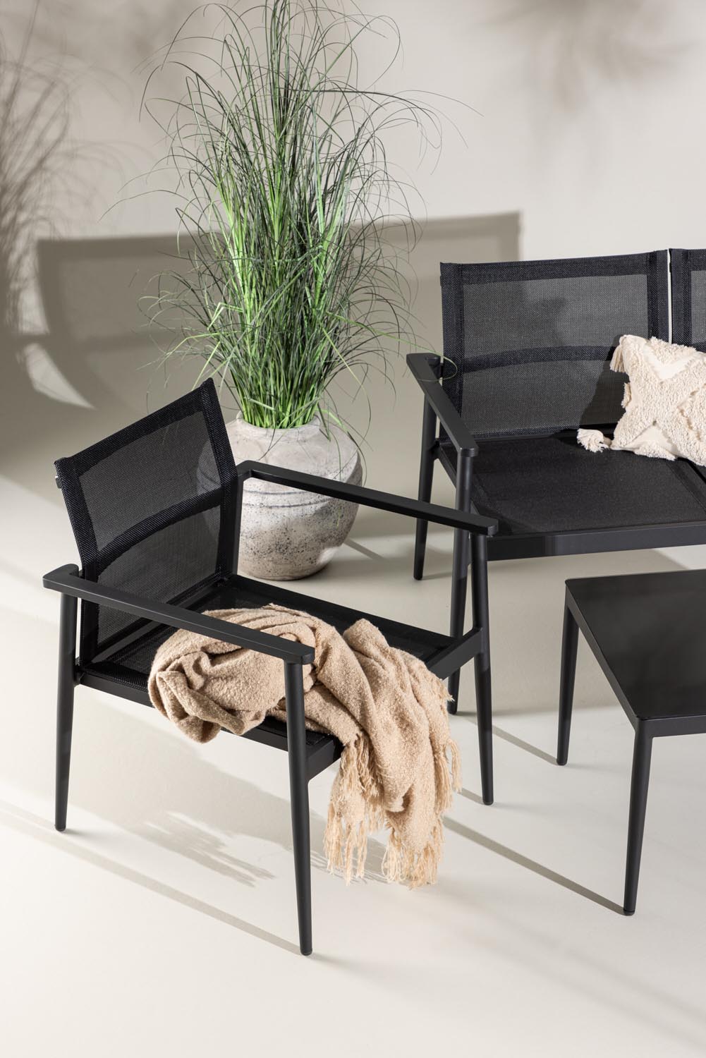 Break Sofa Outdoorset 90cm in Schwarz präsentiert im Onlineshop von KAQTU Design AG. Loungeset ist von Venture Home