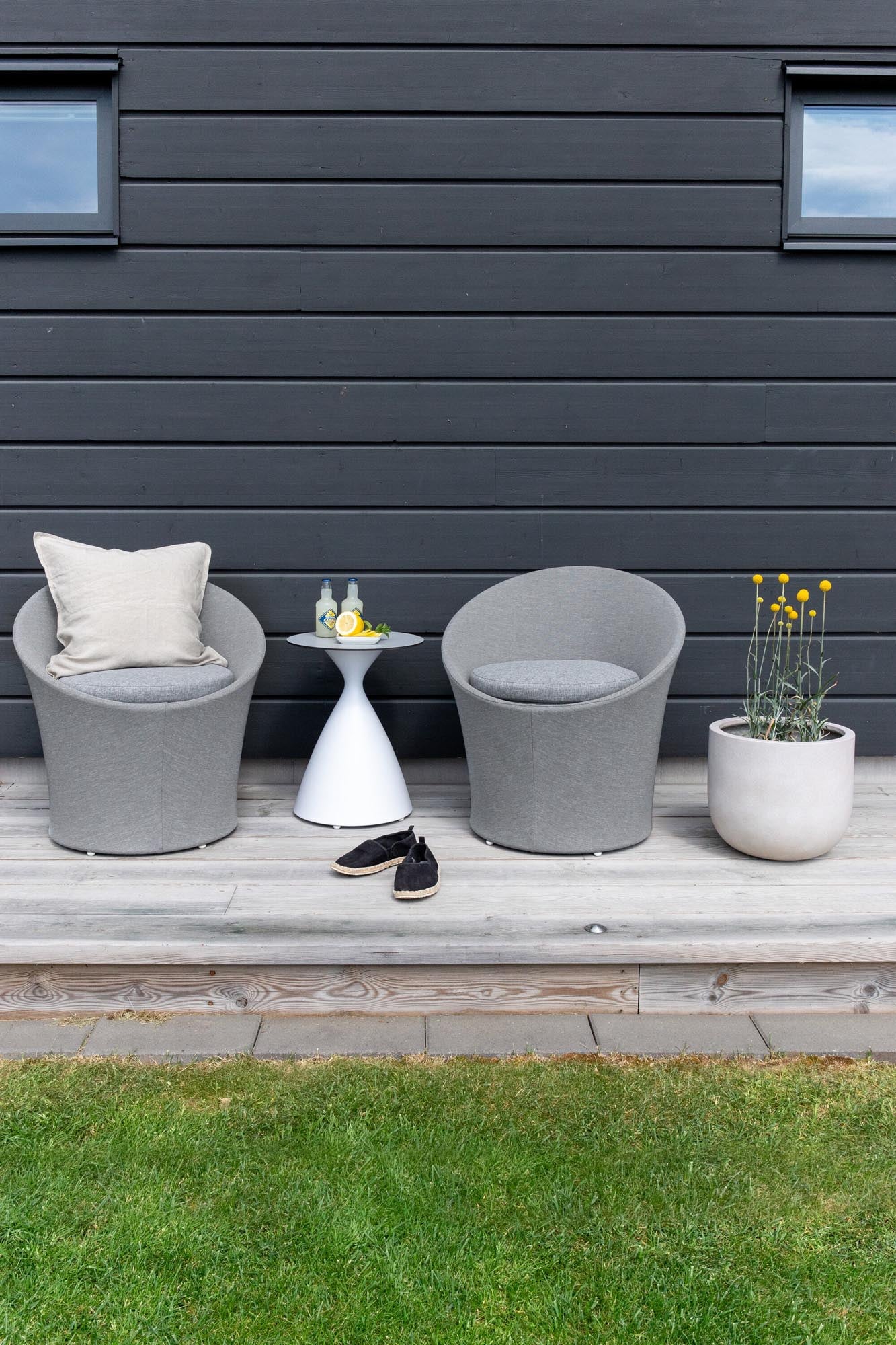 Spoga Lounge Outdoorset ⌀40cm in Weiss/Grau präsentiert im Onlineshop von KAQTU Design AG. Loungeset ist von Venture Home