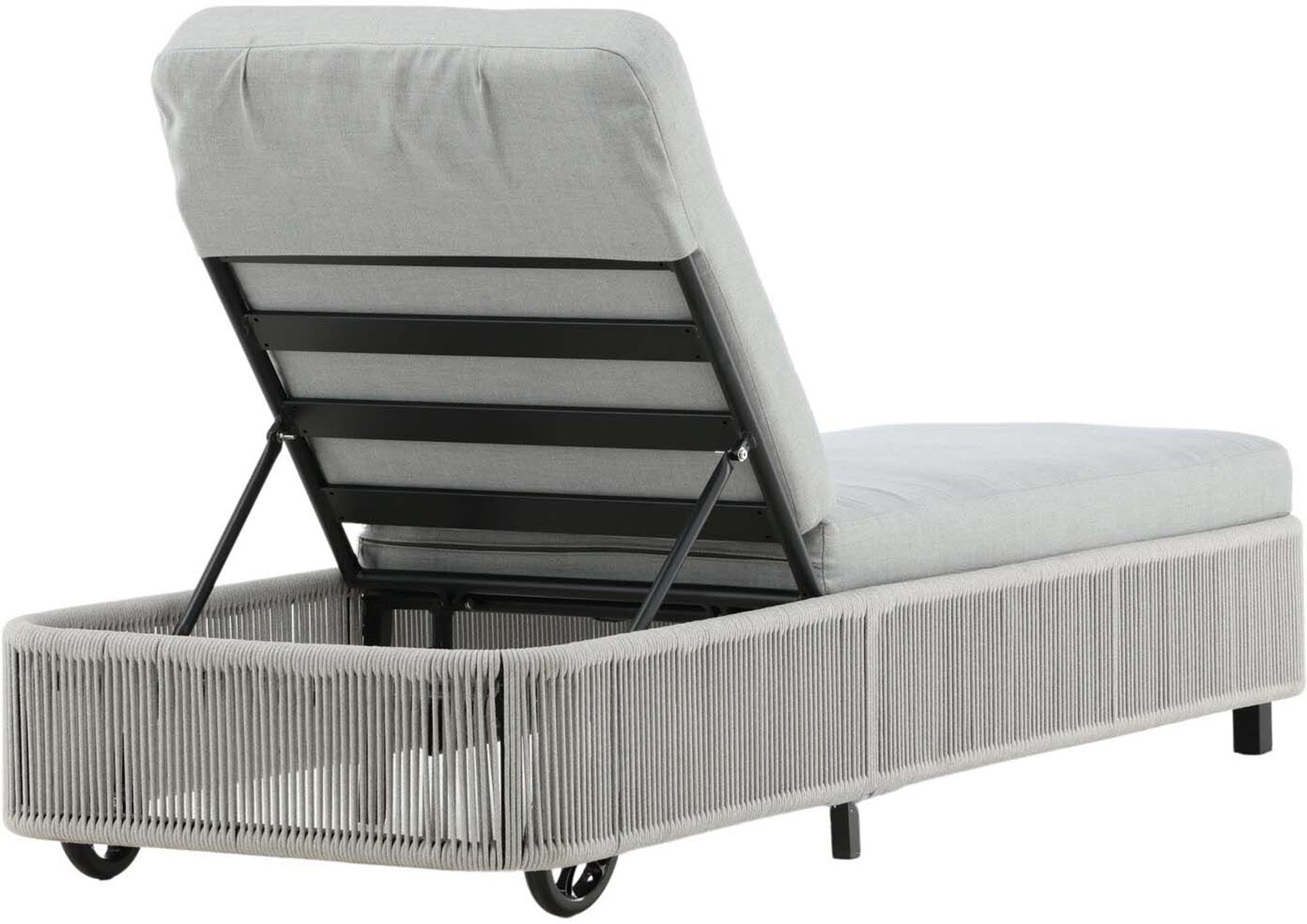 Virya Sun Lounge in Schwarz präsentiert im Onlineshop von KAQTU Design AG. Liegestuhl ist von Venture Home