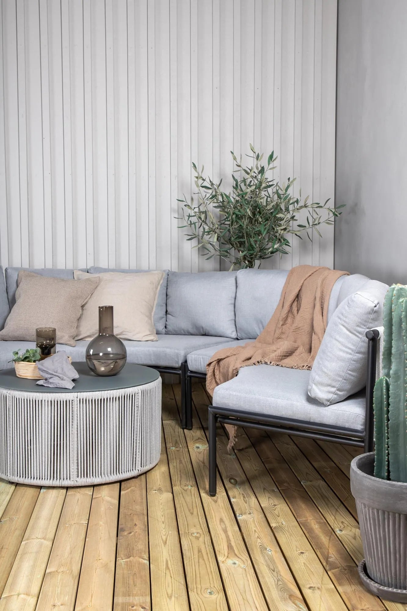 Venture Home Virya: Luxuriöses Ecksofa für entspannte Outdoor-Abende.