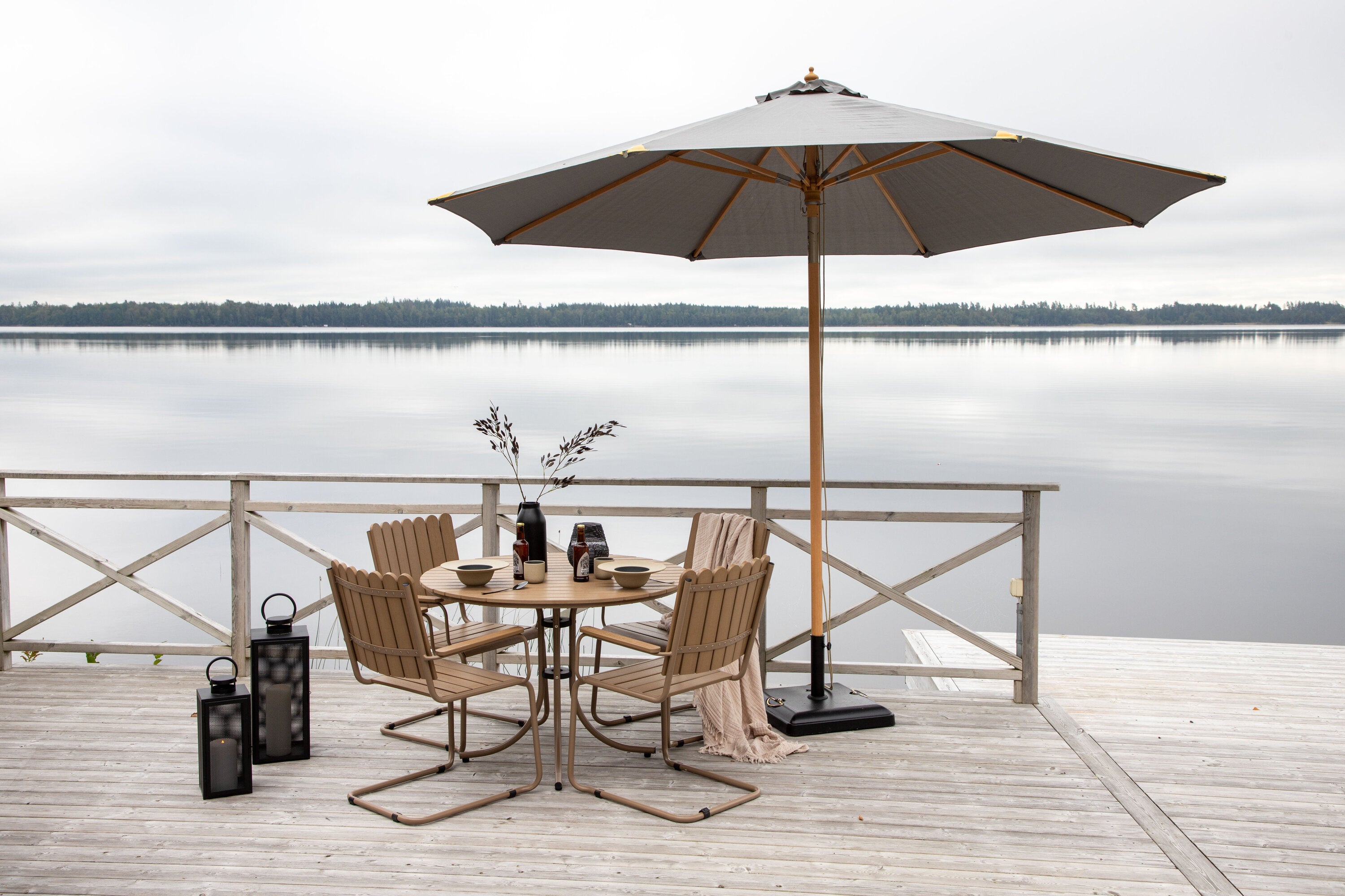 Nypo Sonnenschirm in Grau präsentiert im Onlineshop von KAQTU Design AG. Sonnenschirm ist von Venture Home
