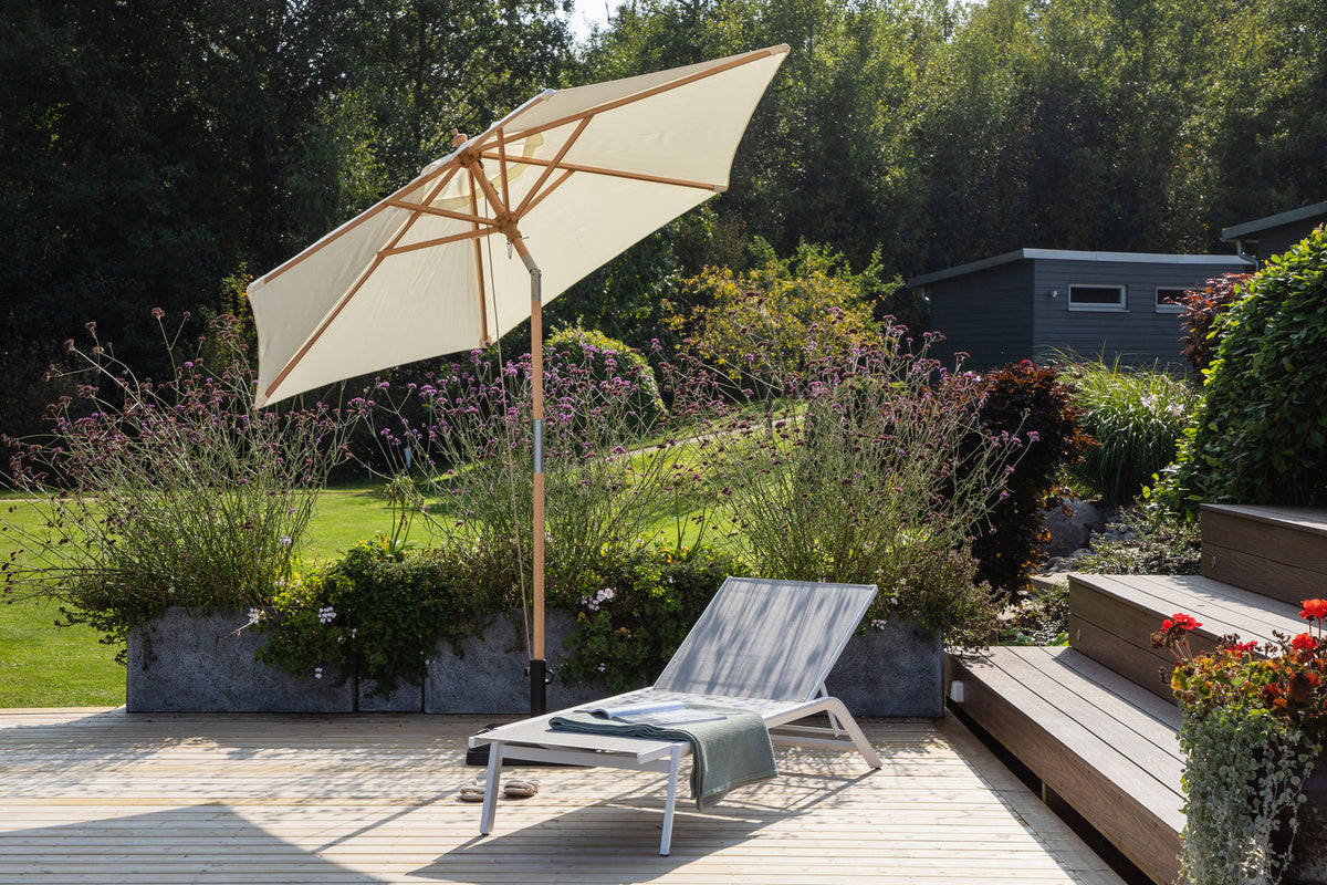 Corypho Sonnenschirm in Weiss präsentiert im Onlineshop von KAQTU Design AG. Sonnenschirm ist von Venture Home