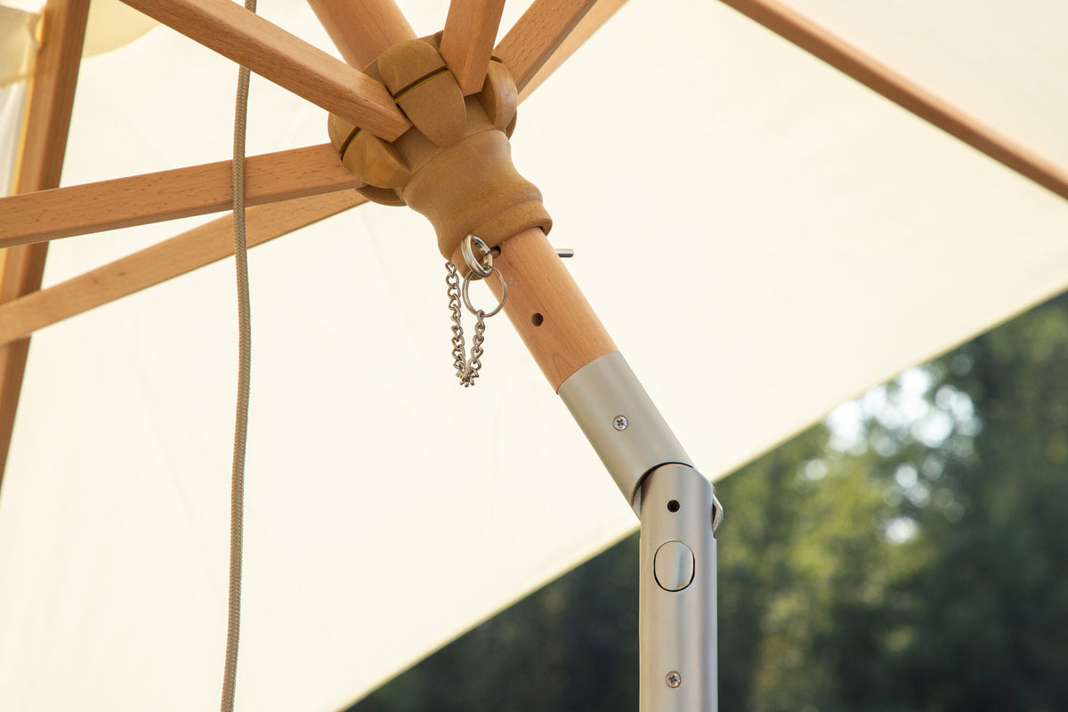 Corypho Sonnenschirm in Weiss präsentiert im Onlineshop von KAQTU Design AG. Sonnenschirm ist von Venture Home