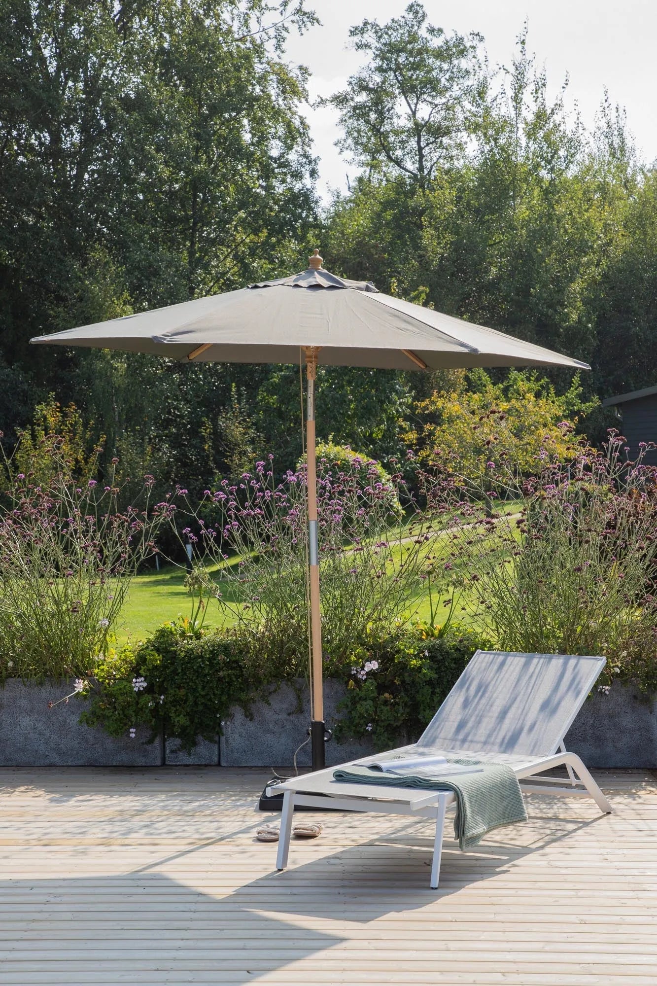 Corypho Sonnenschirm von Venture Home: Eleganter Sonnenschutz, langlebig und perfekt für Terrasse, Balkon oder Garten.