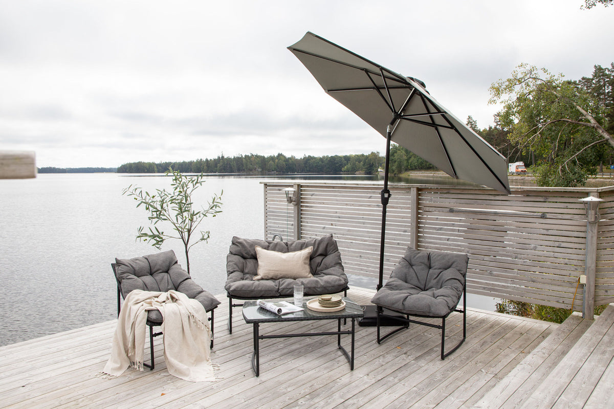 Sabal Sonnenschirm in Grau präsentiert im Onlineshop von KAQTU Design AG. Sonnenschirm ist von Venture Home