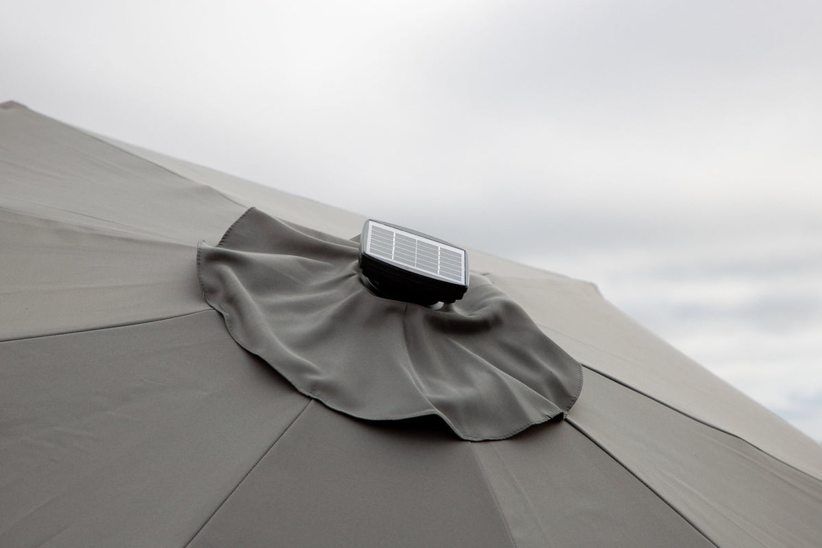 Sabal Sonnenschirm in Grau präsentiert im Onlineshop von KAQTU Design AG. Sonnenschirm ist von Venture Home