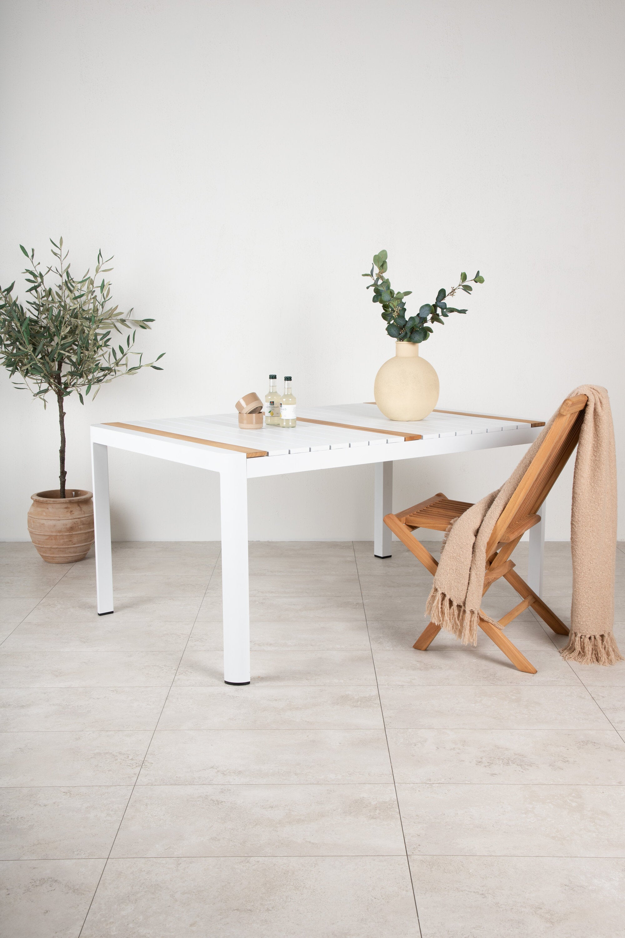 Togo Gartentisch in Weiss präsentiert im Onlineshop von KAQTU Design AG. Gartentisch ist von Venture Home