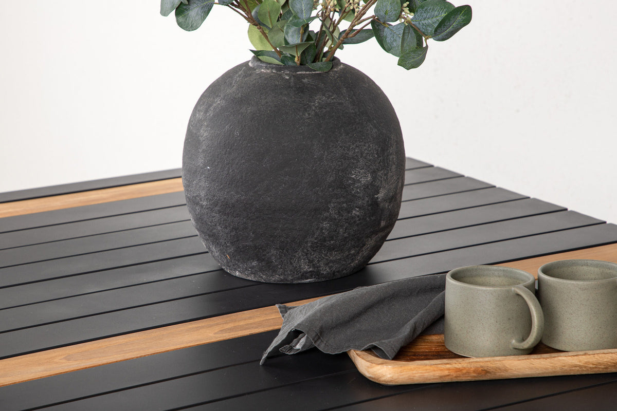 Togo Gartentisch in Schwarz präsentiert im Onlineshop von KAQTU Design AG. Gartentisch ist von Venture Home
