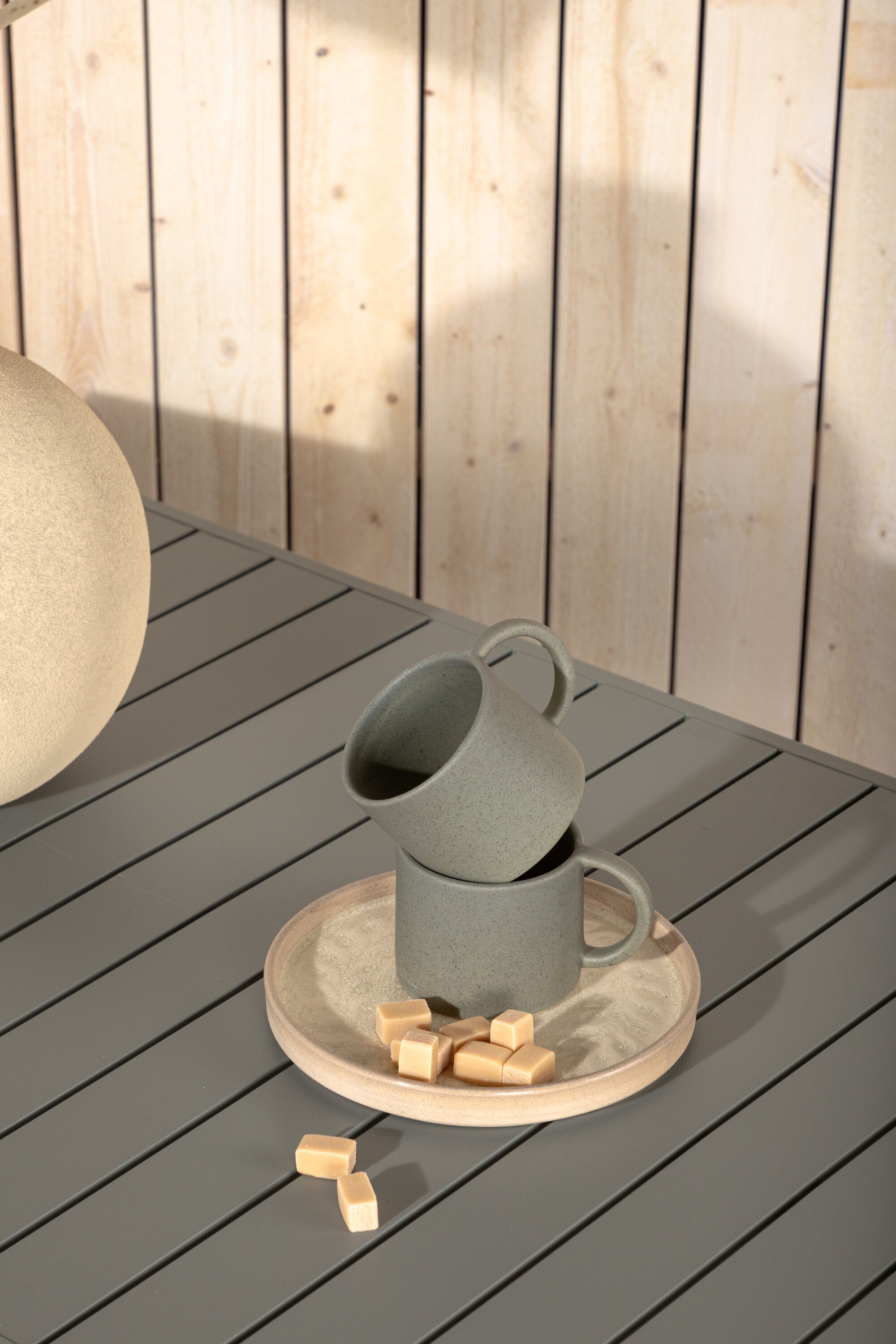 Copacabana Coffee Tisch Outdoor in Khaki präsentiert im Onlineshop von KAQTU Design AG. Beistelltisch Outdoor ist von Venture Home