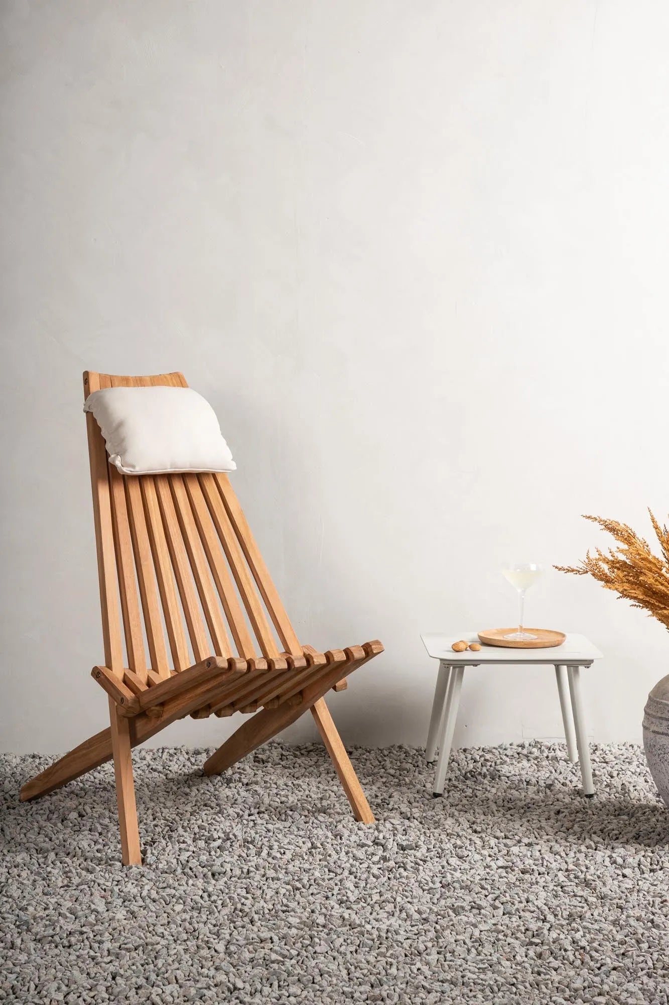 Komfortabler Kenya Lounge Chair aus Teak von Venture Home.