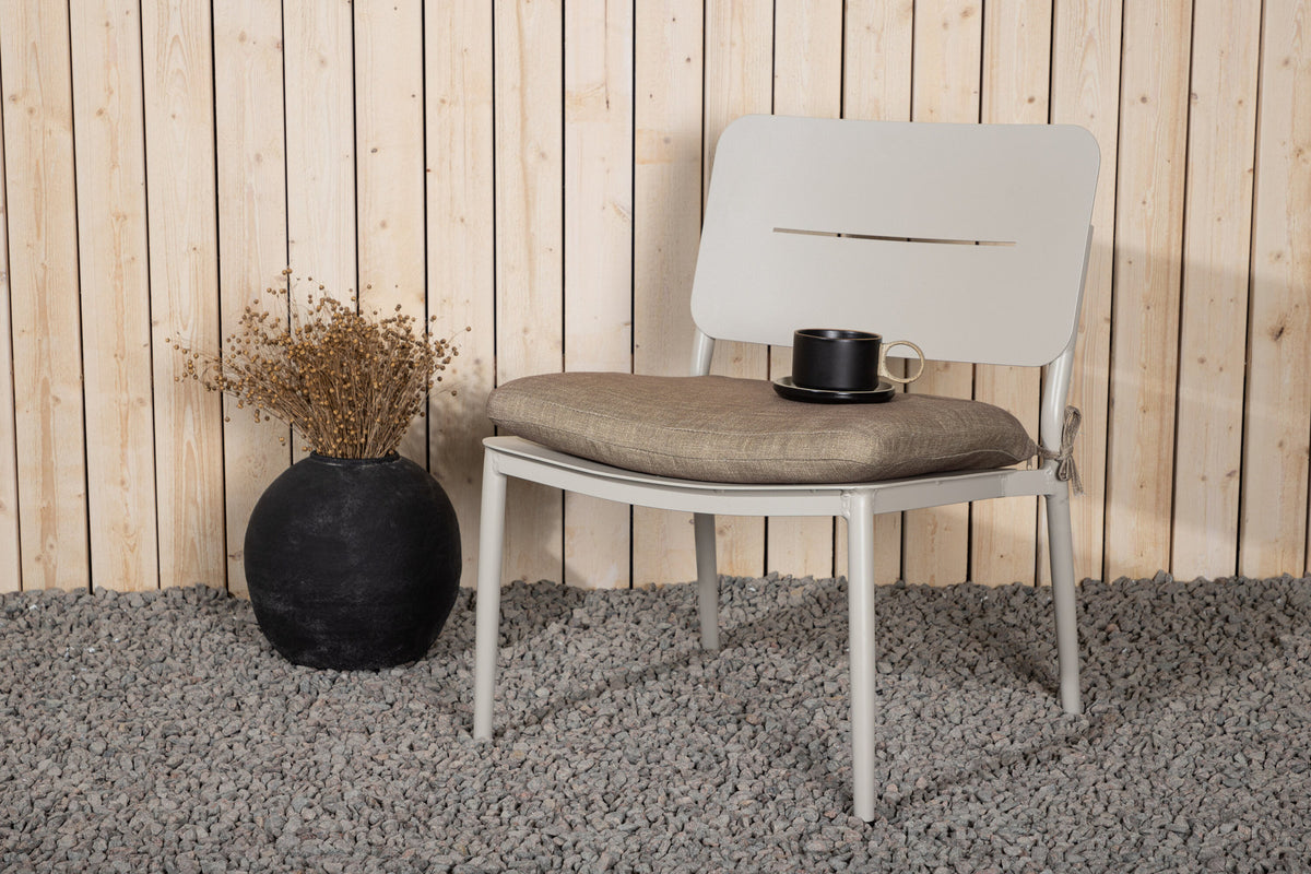 Lina Lounge Chair in Beige präsentiert im Onlineshop von KAQTU Design AG. Outdoor-Sessel ist von Venture Home