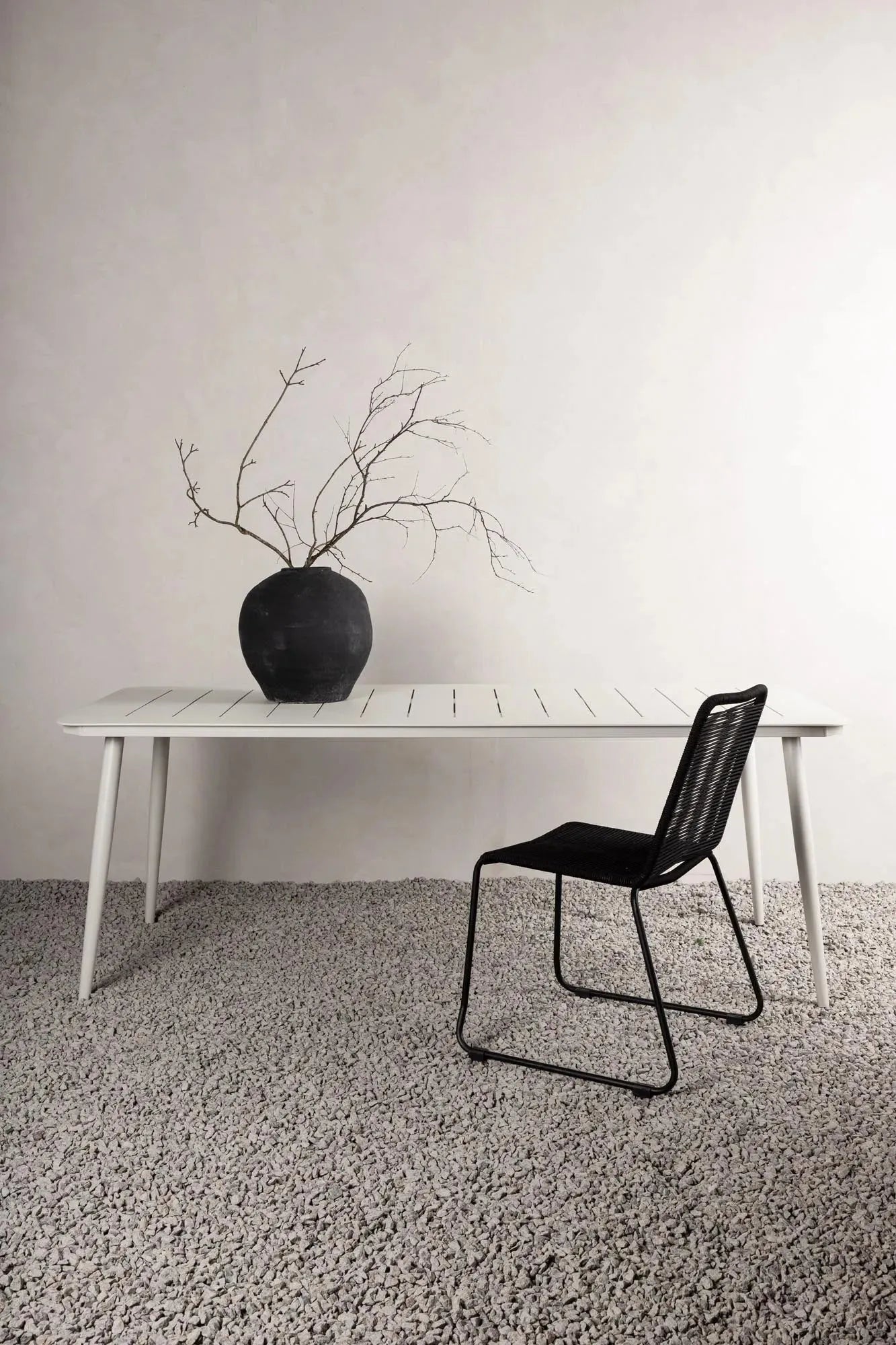 Gartentisch Lina: Stilvoller, robuster Aluminiumtisch in Beige, 200x90 cm, ideal für gesellige Outdoor-Momente.