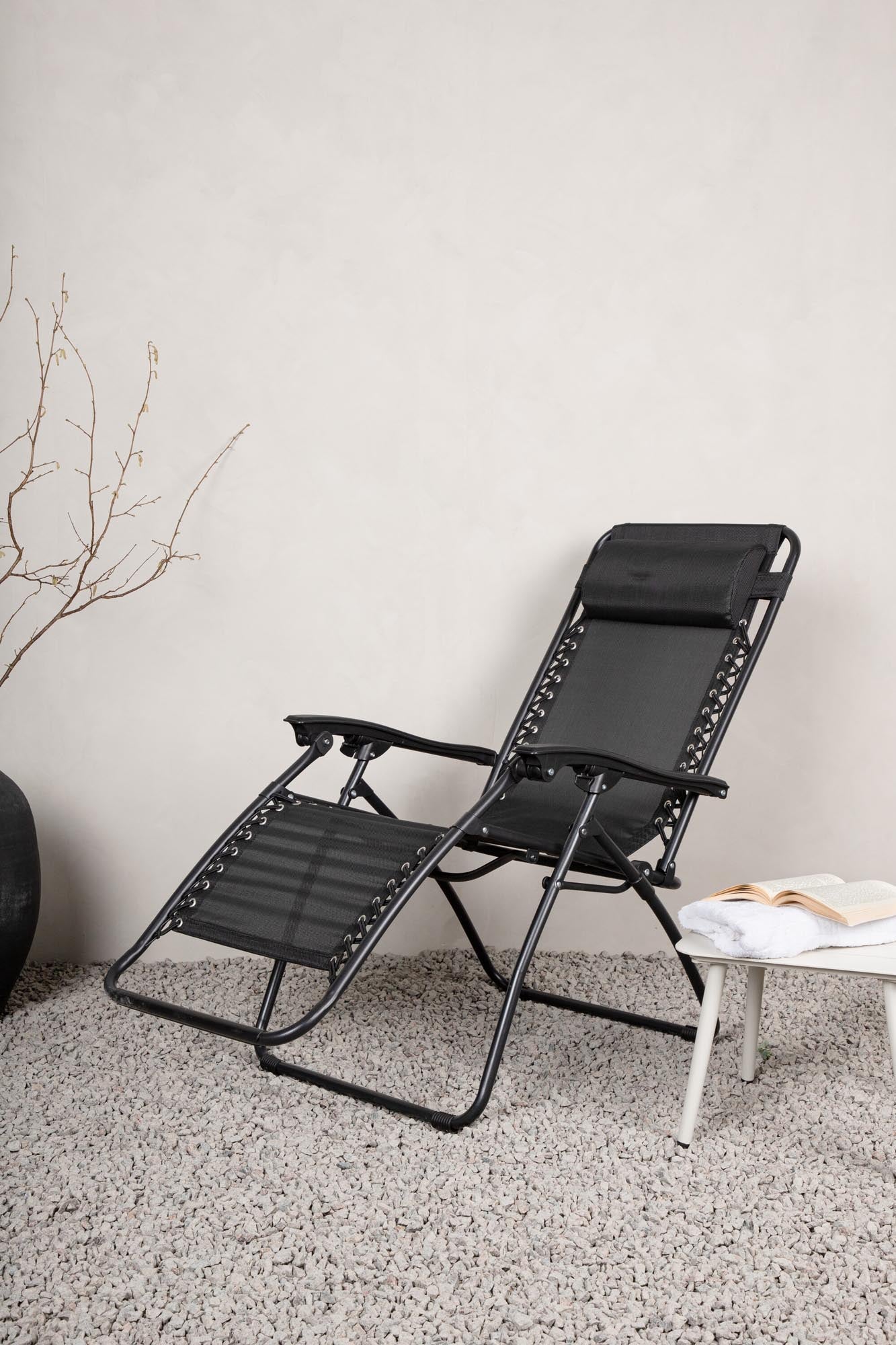 Die Melker Sun Lounge von Venture Home bietet stilvolles Design und Komfort für entspannte Stunden im Freien.