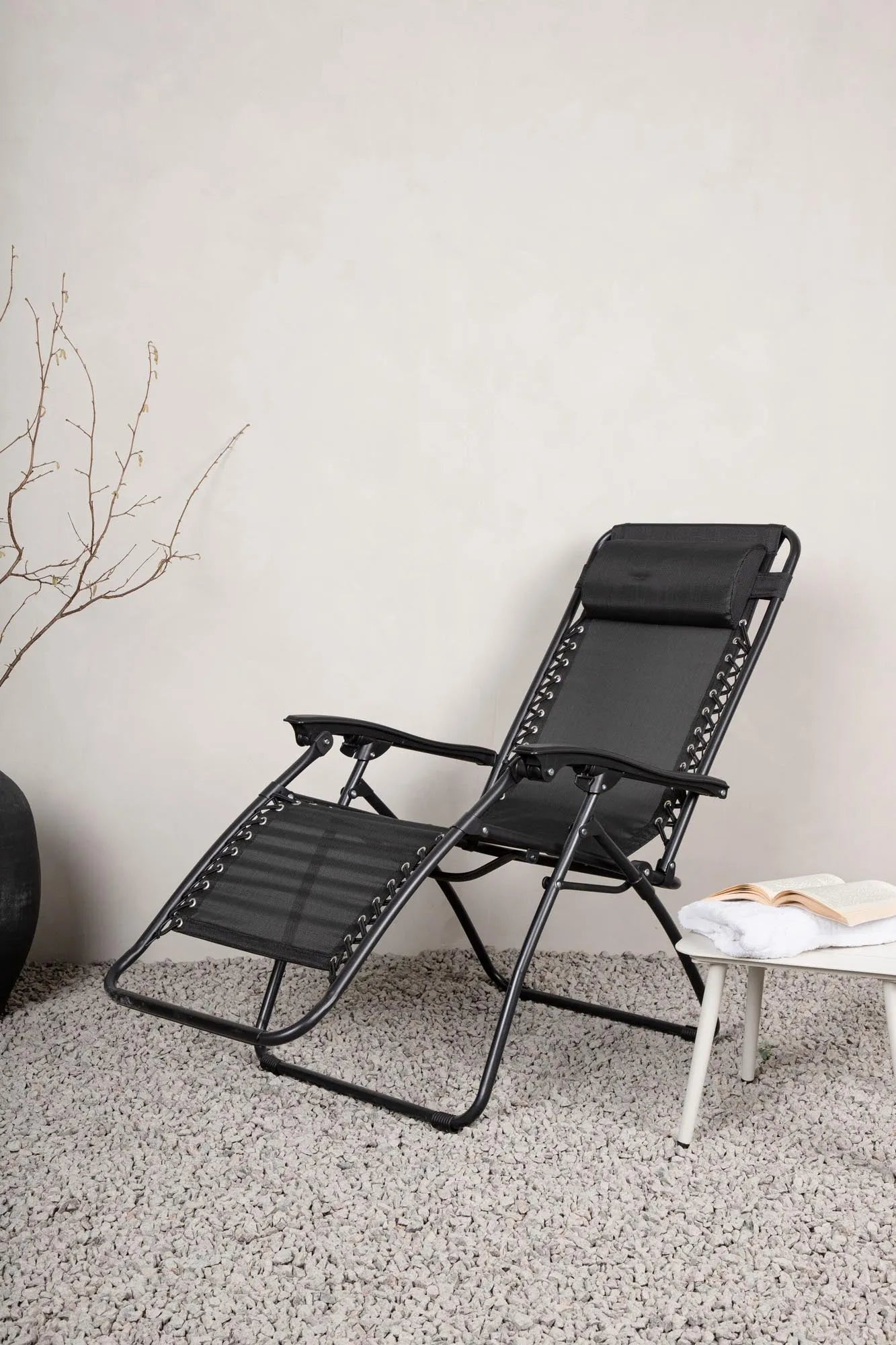 Die Melker Sun Lounge von Venture Home bietet stilvolles Design und Komfort für entspannte Stunden im Freien.