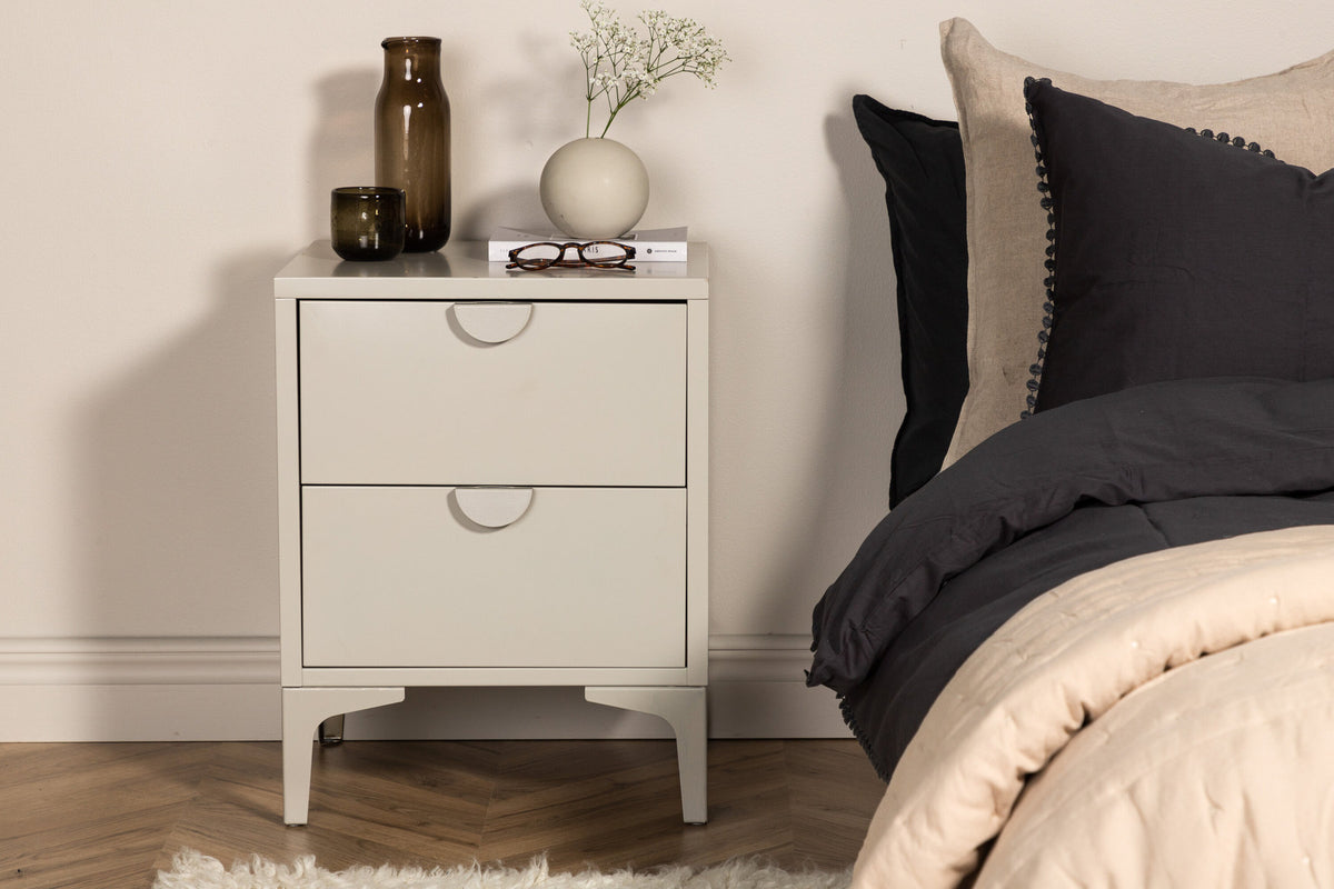 Piring Drawer in Beige präsentiert im Onlineshop von KAQTU Design AG. Nachttisch ist von Venture Home