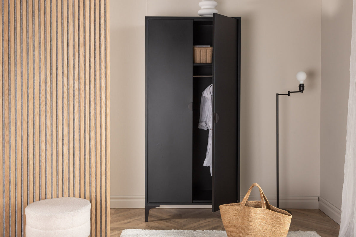 Piring Wardrobe in Schwarz präsentiert im Onlineshop von KAQTU Design AG. Drehtürenschrank ist von Venture Home